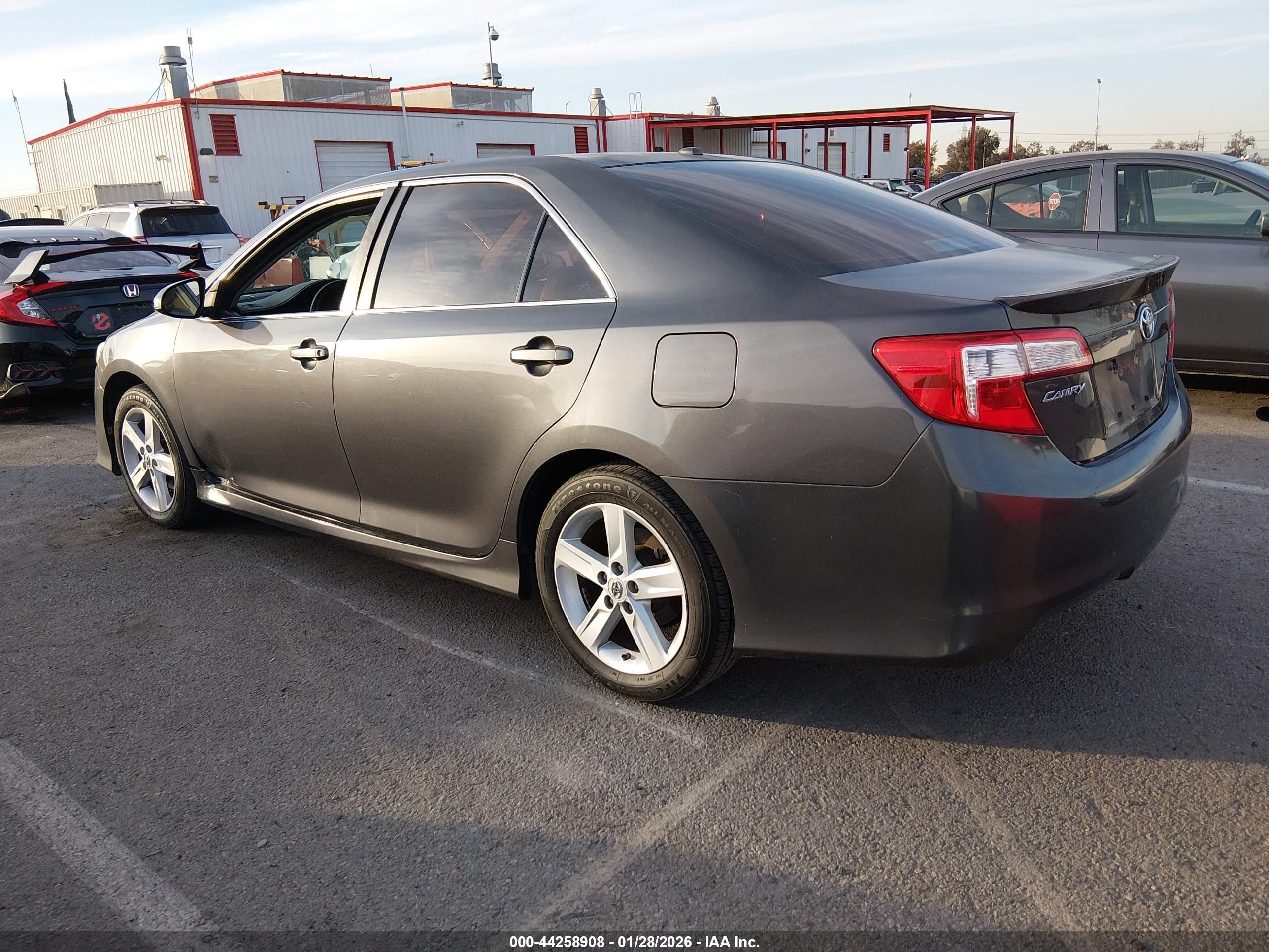 TOYOTA CAMRY image 3