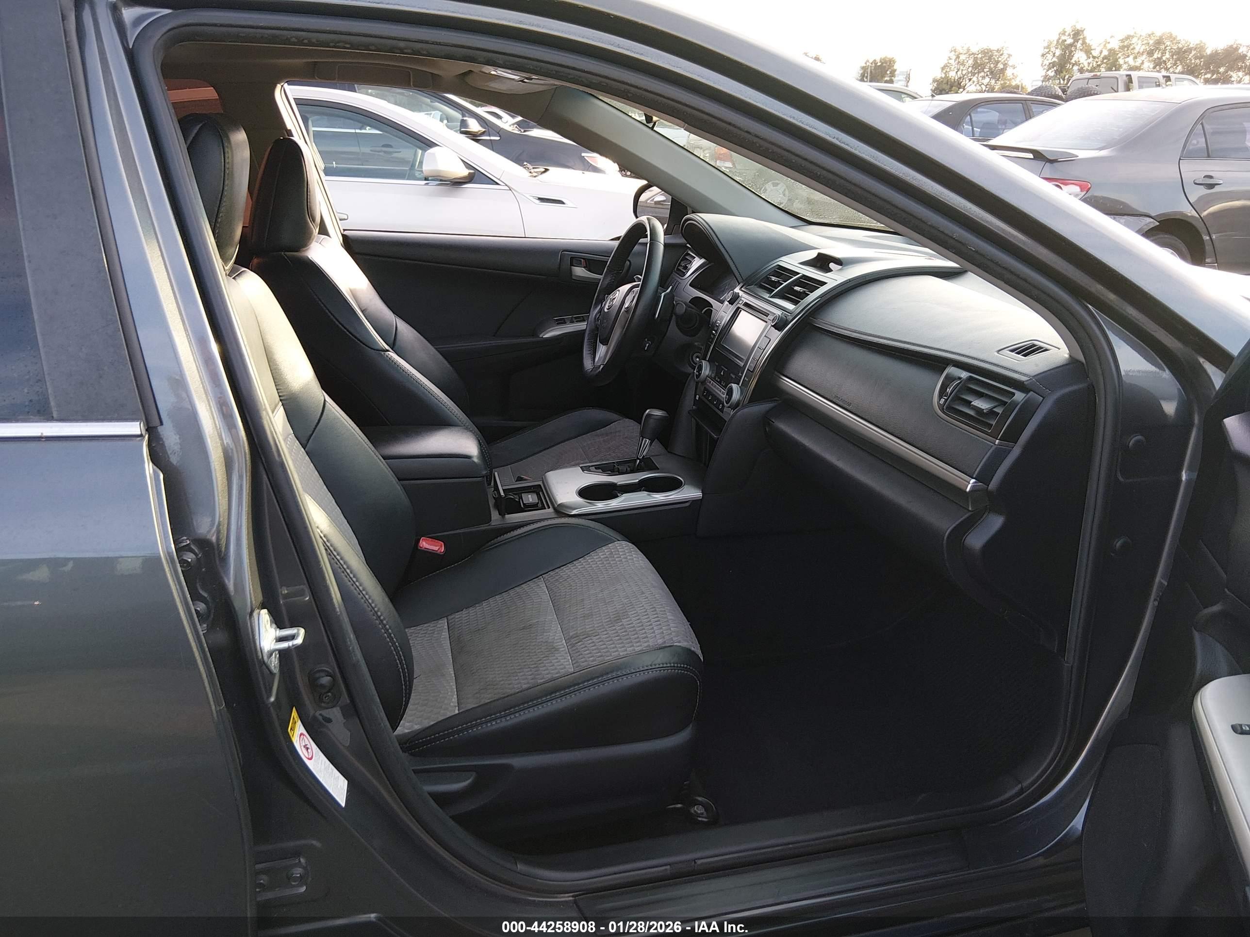 TOYOTA CAMRY image 5