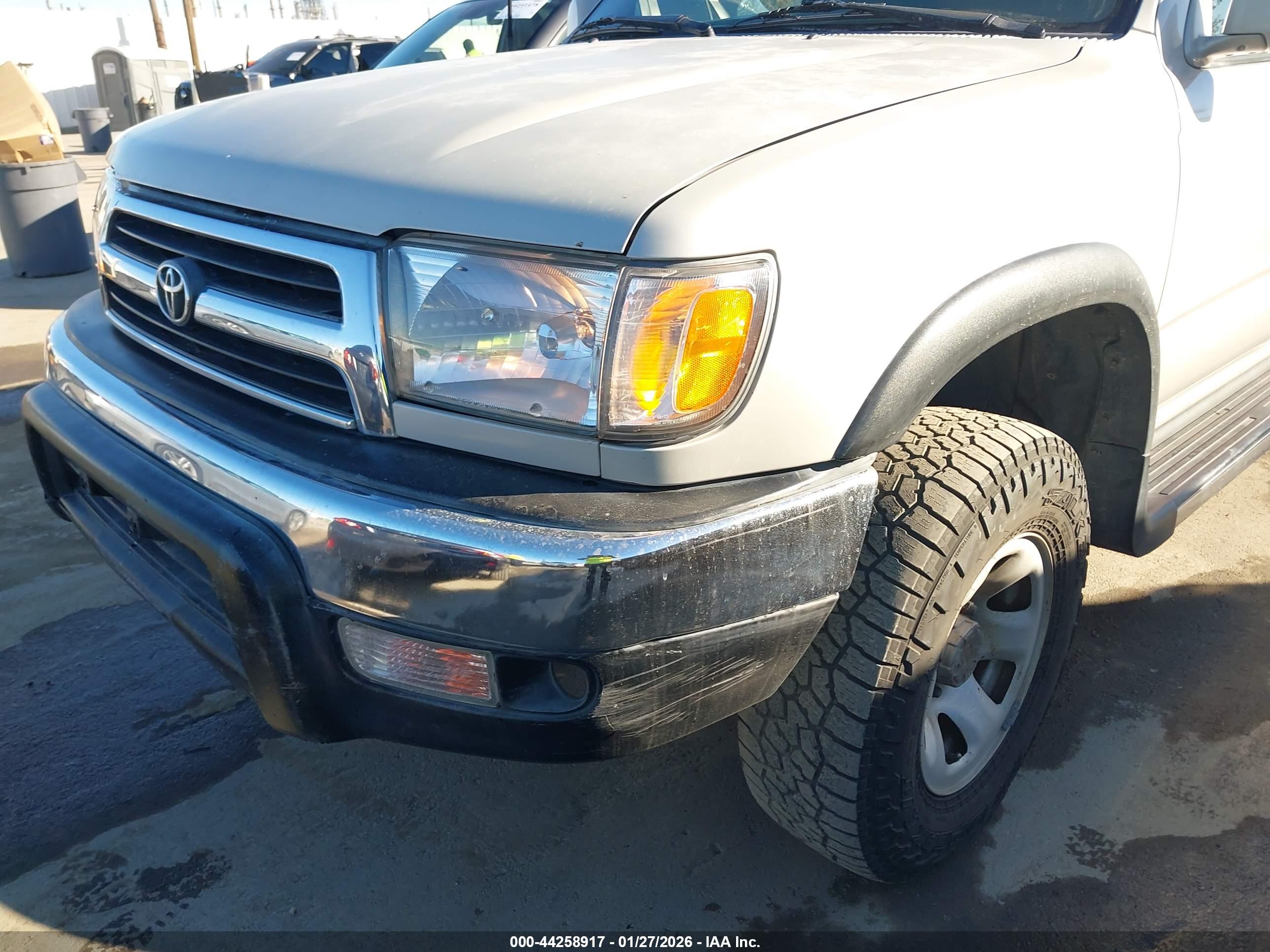 TOYOTA 4RUNNER image 6
