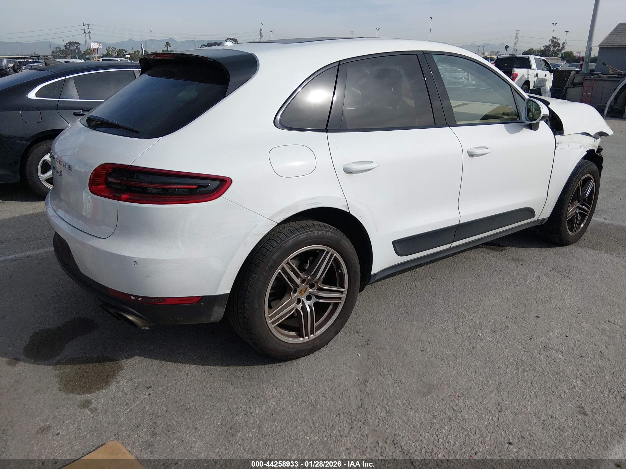 PORSCHE MACAN image 4
