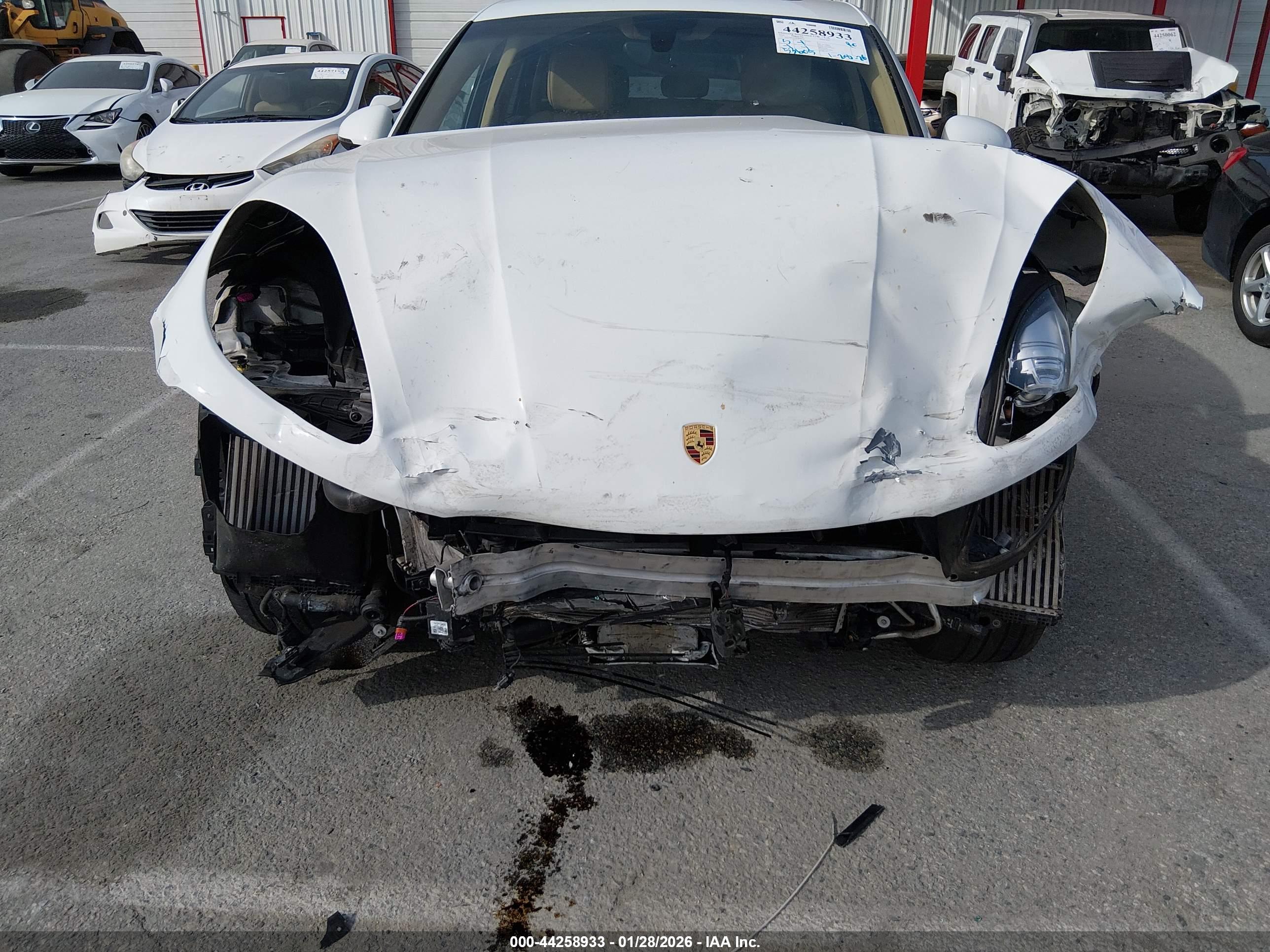 PORSCHE MACAN image 6