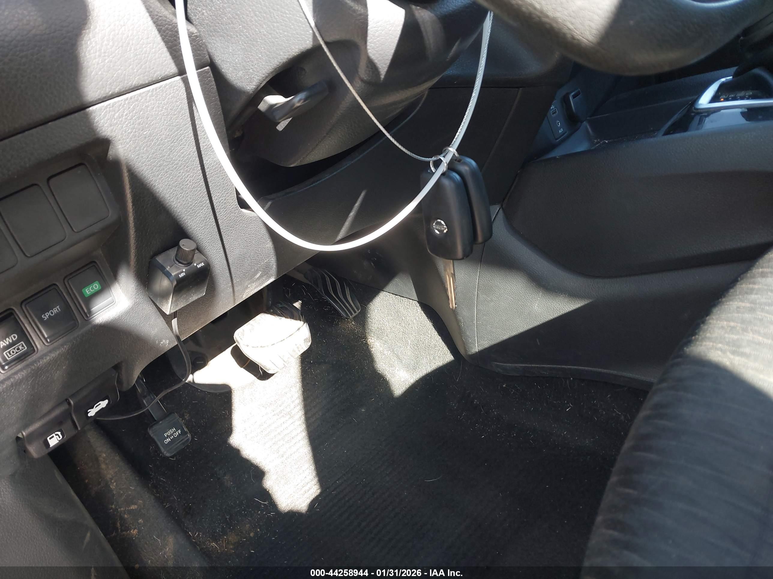 NISSAN ROGUE image 11