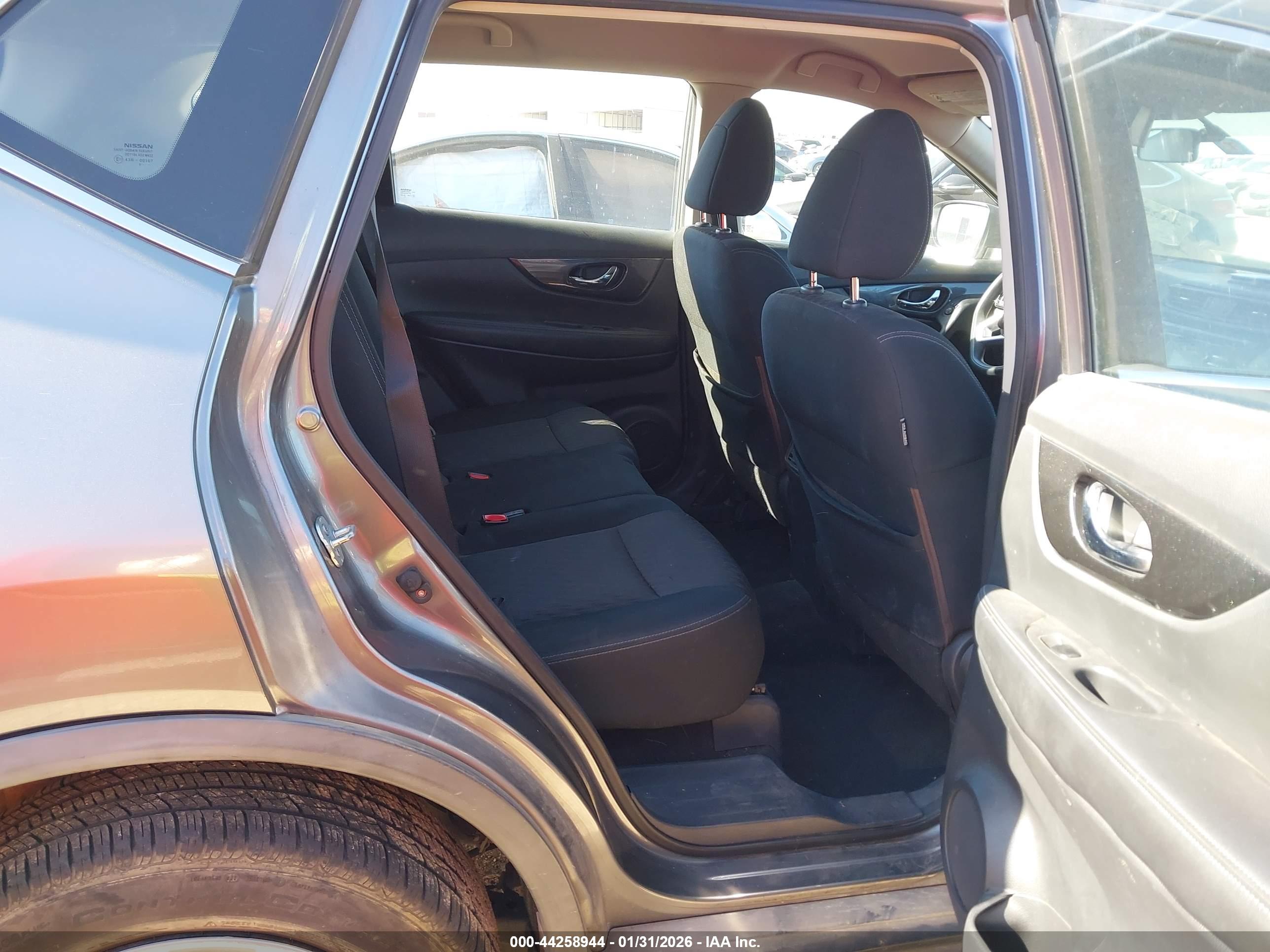 NISSAN ROGUE image 8