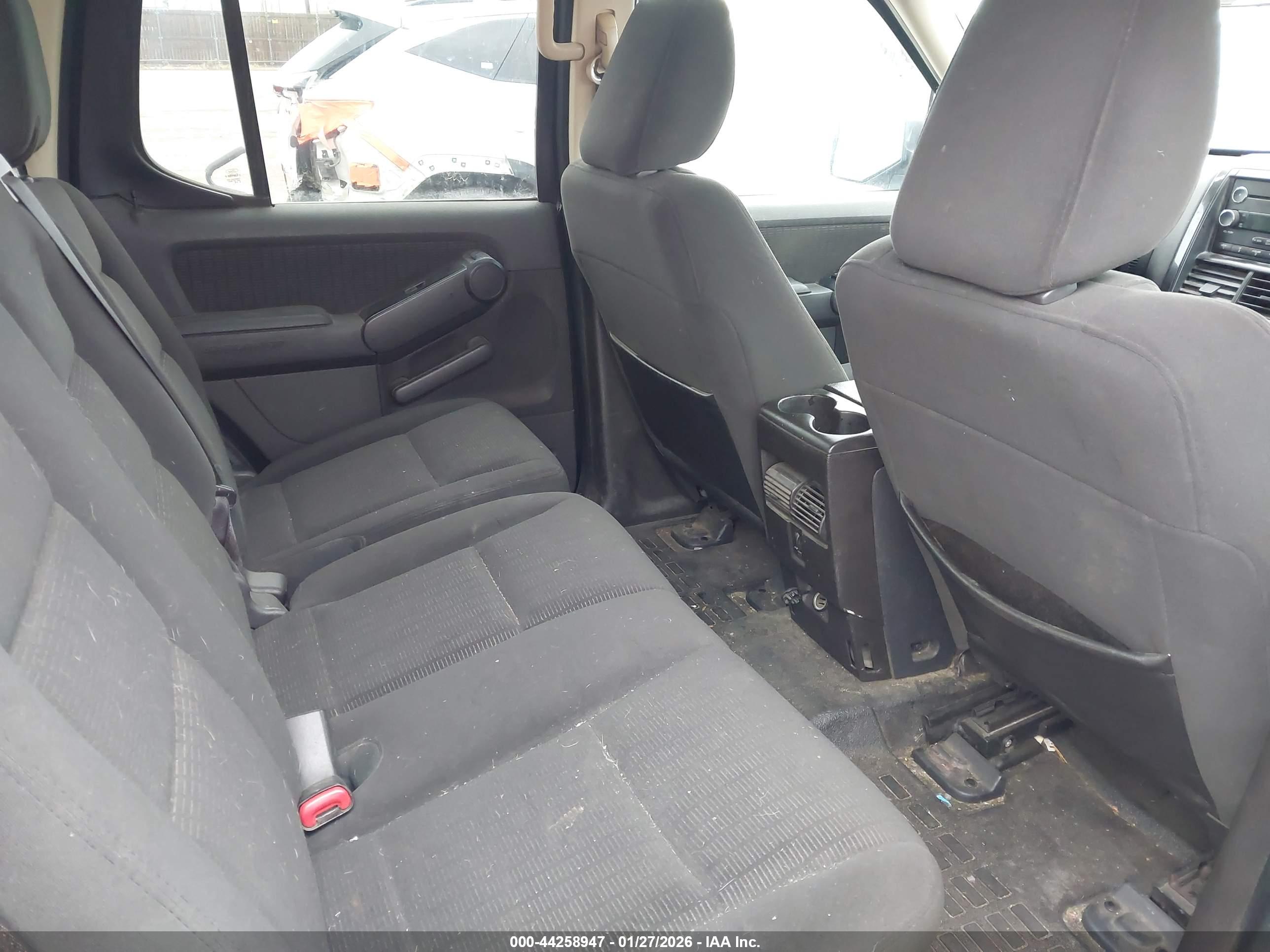FORD EXPLORER image 8