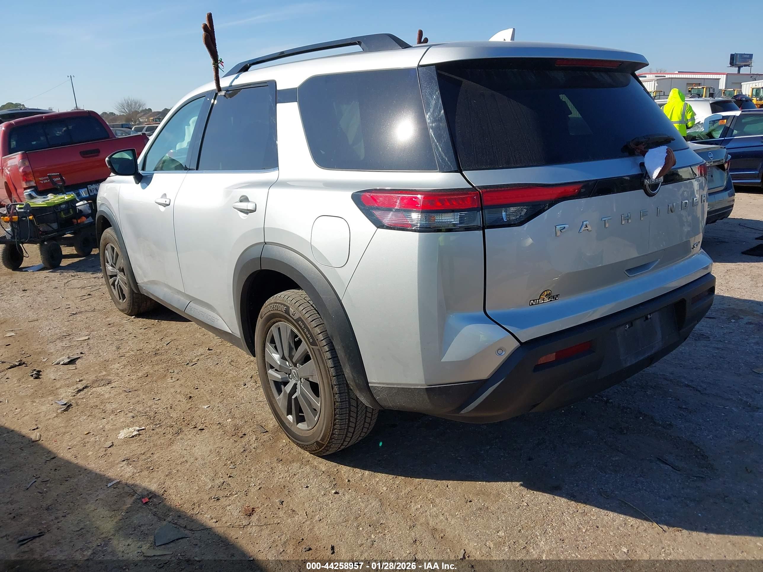 NISSAN PATHFINDER image 3