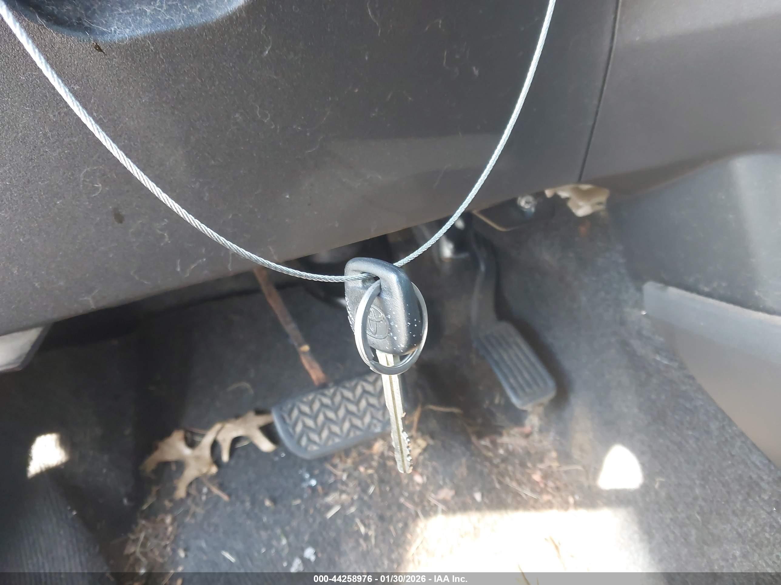 TOYOTA YARIS image 11