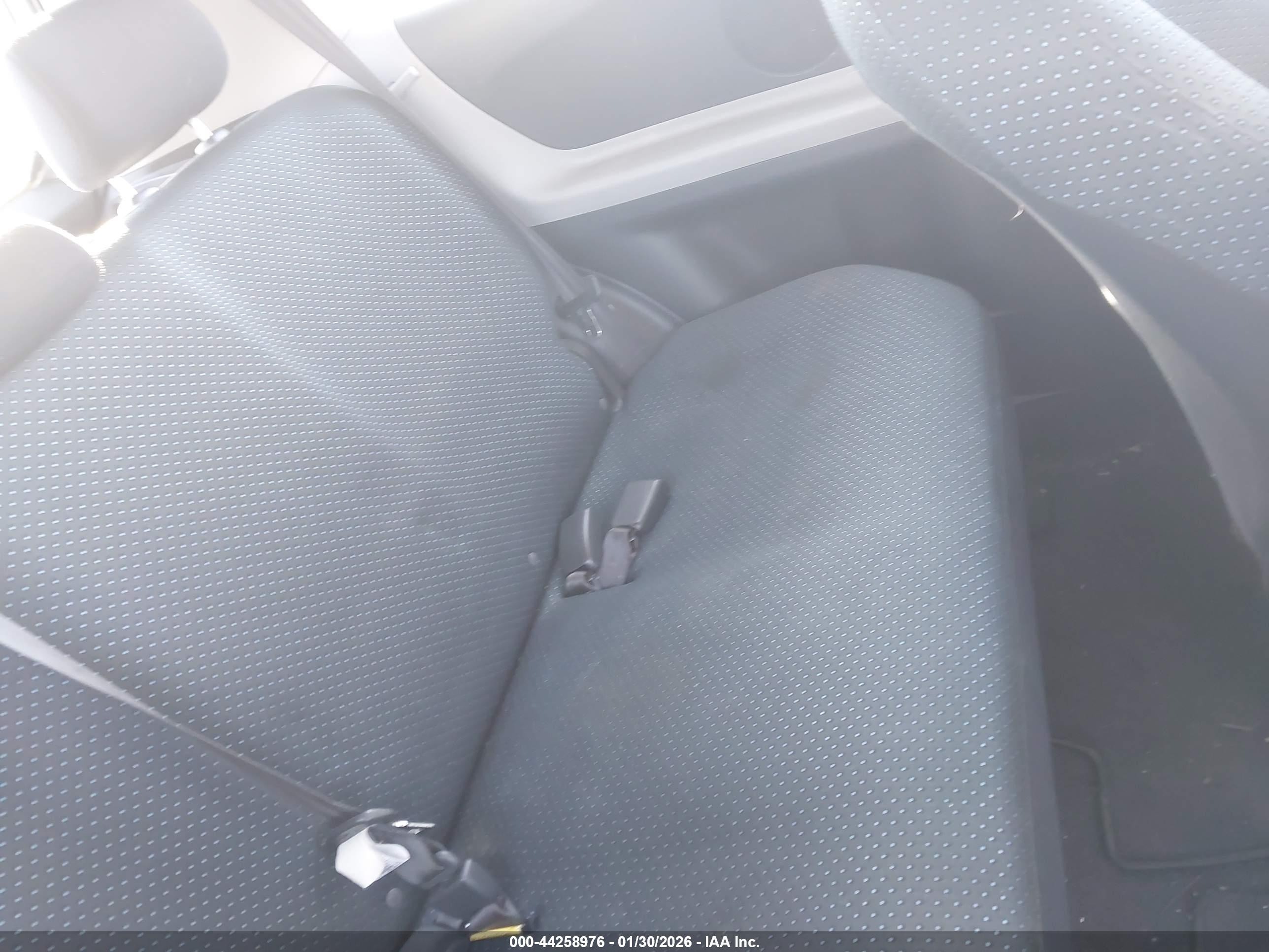 TOYOTA YARIS image 8
