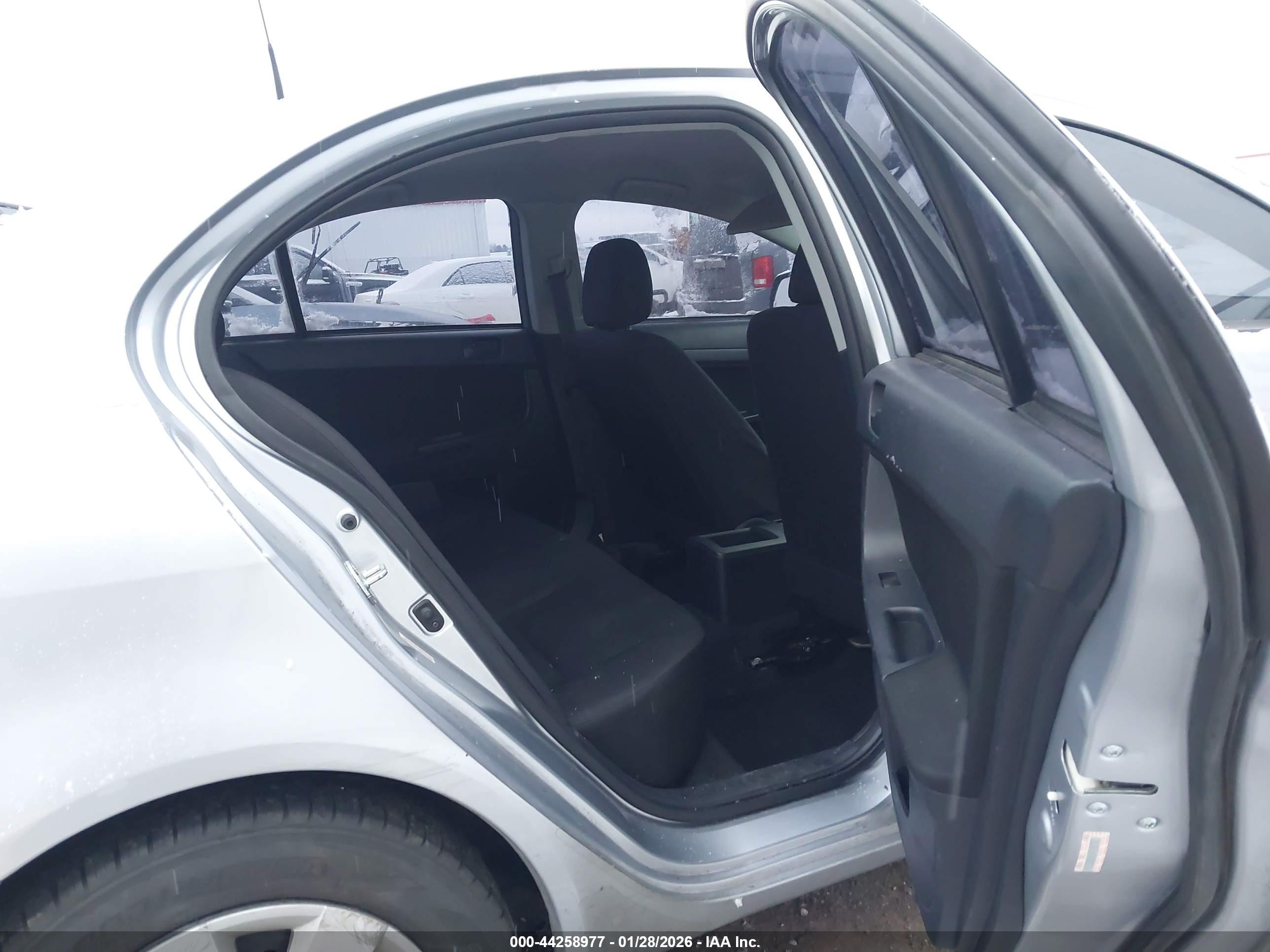 MITSUBISHI LANCER image 8