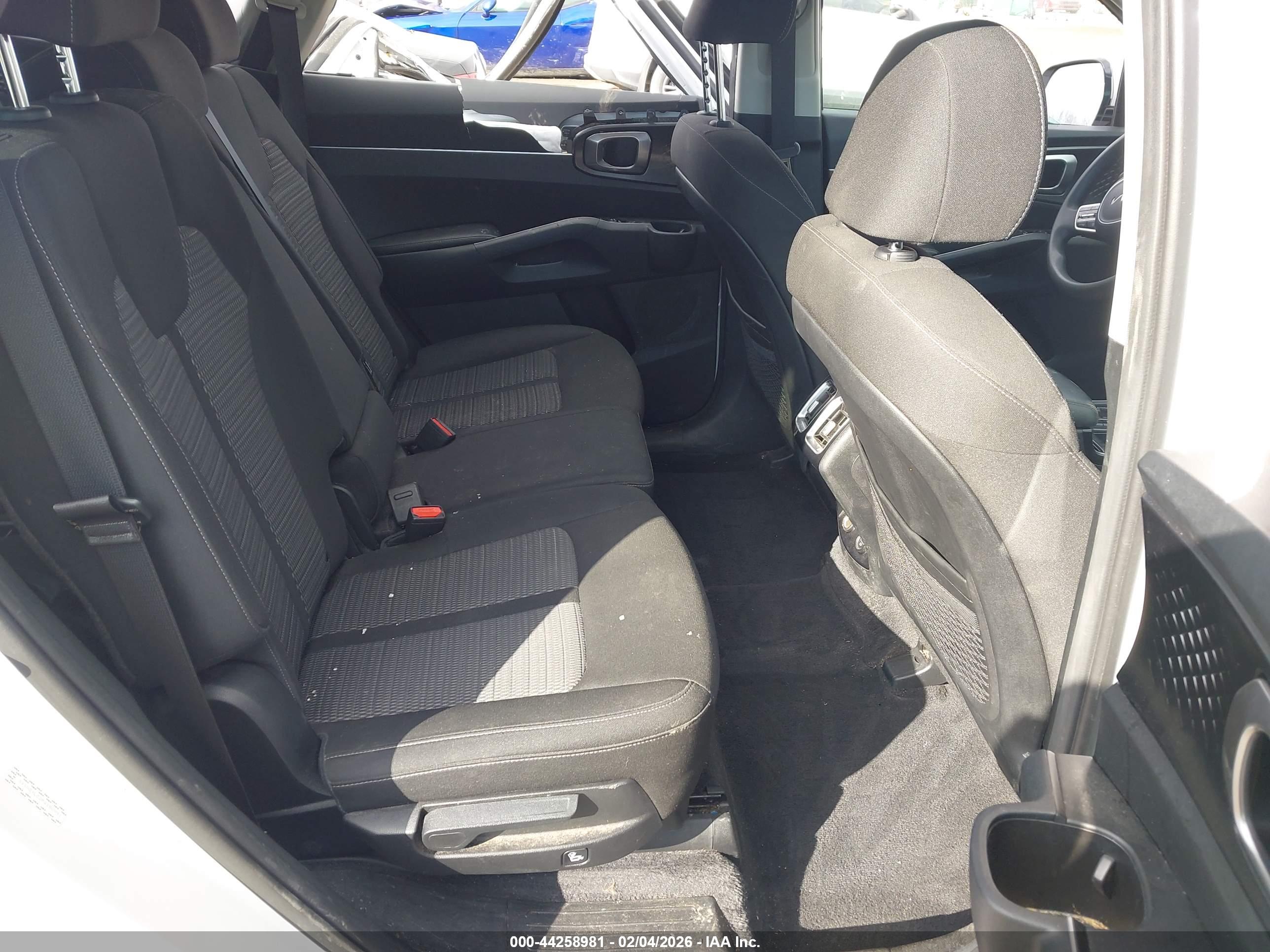 KIA SORENTO image 8