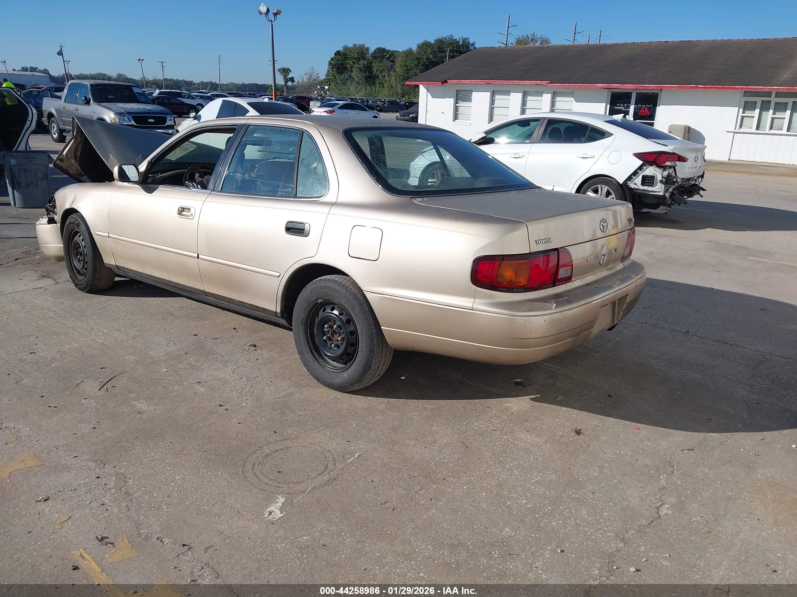 TOYOTA CAMRY image 3