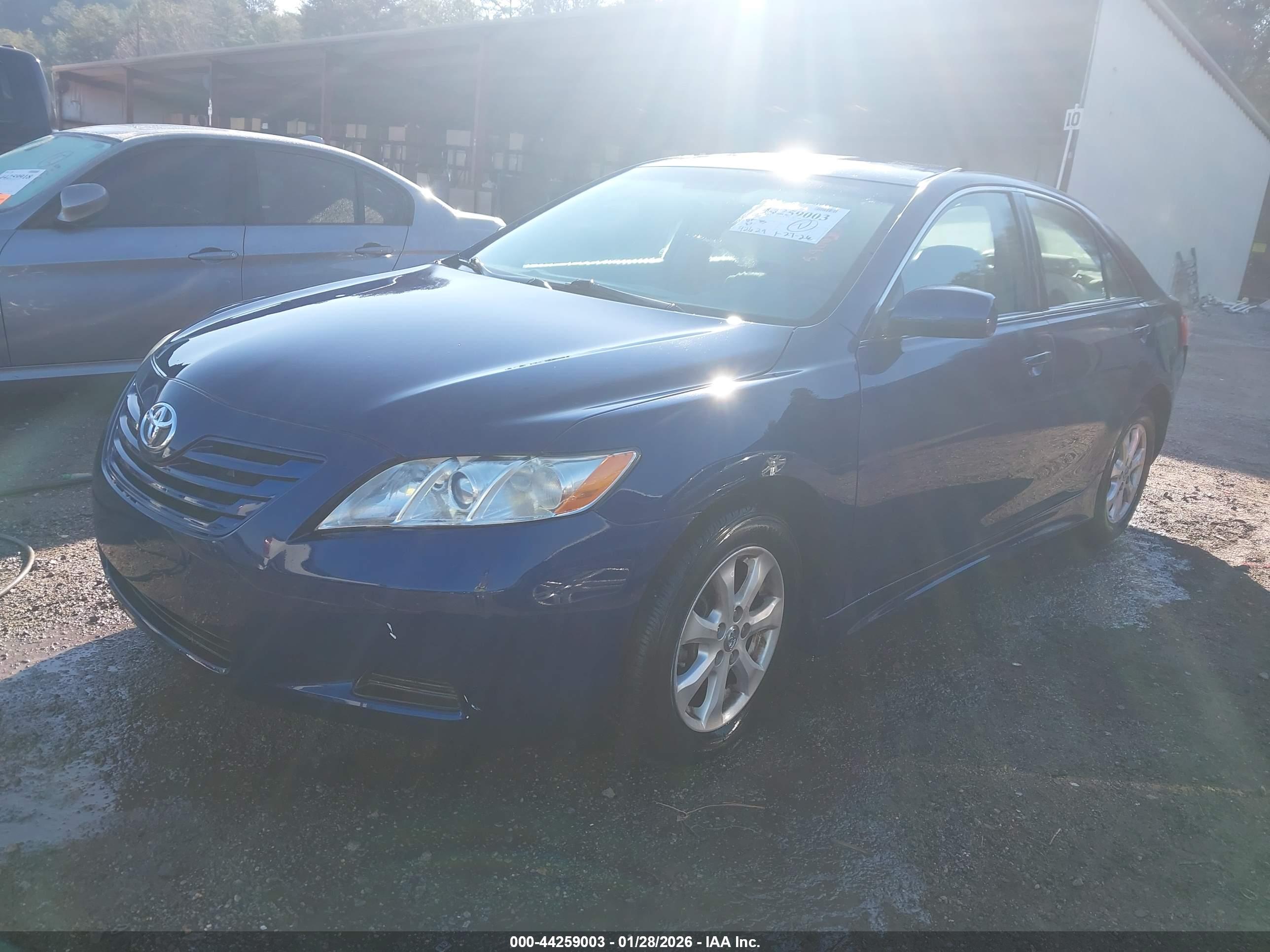 TOYOTA CAMRY image 2