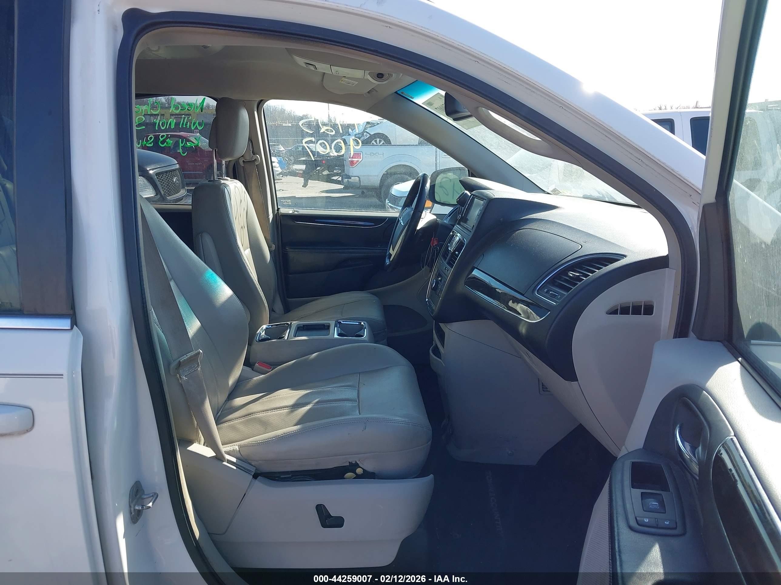 CHRYSLER TOWN image 5