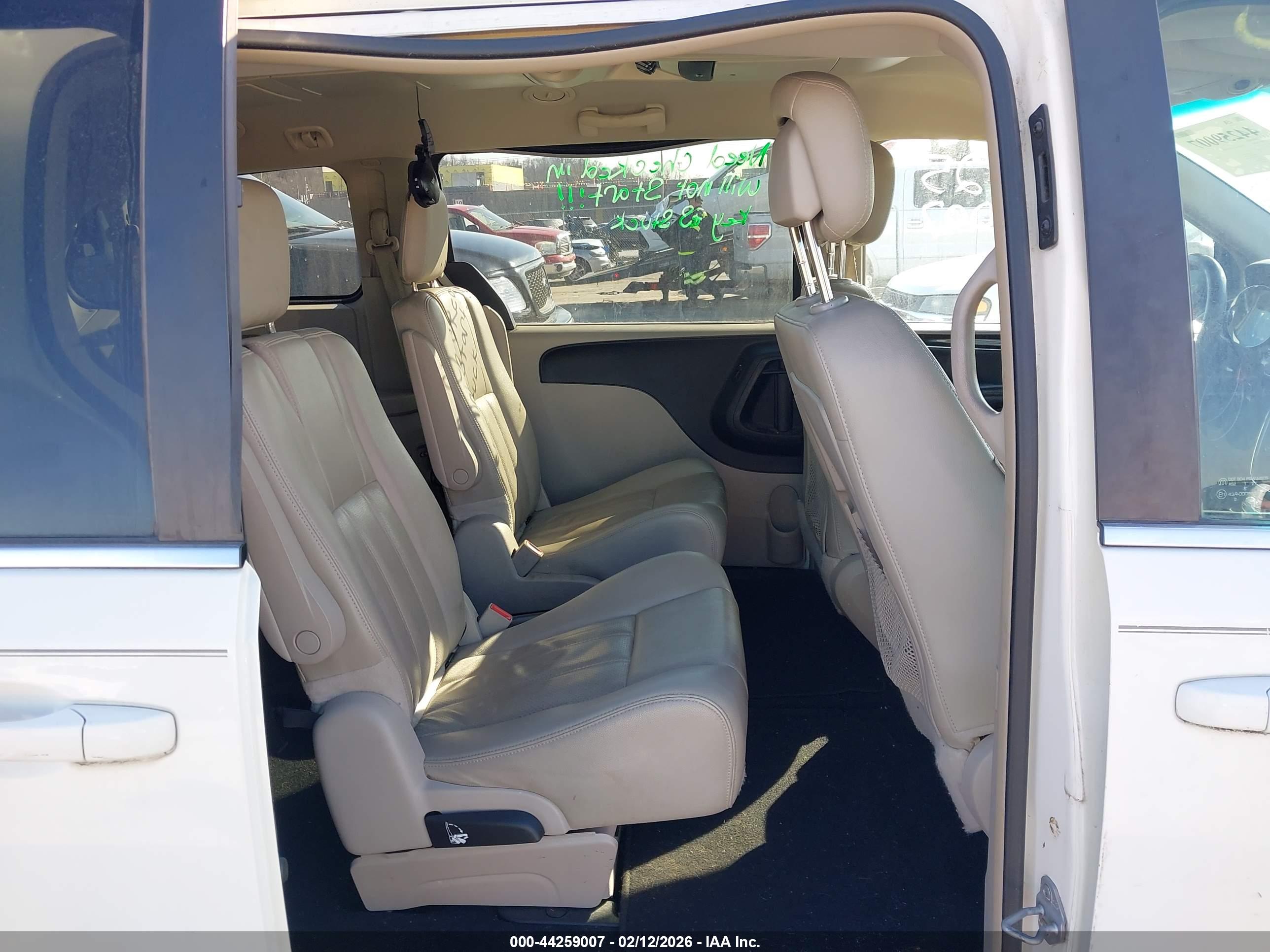 CHRYSLER TOWN image 8