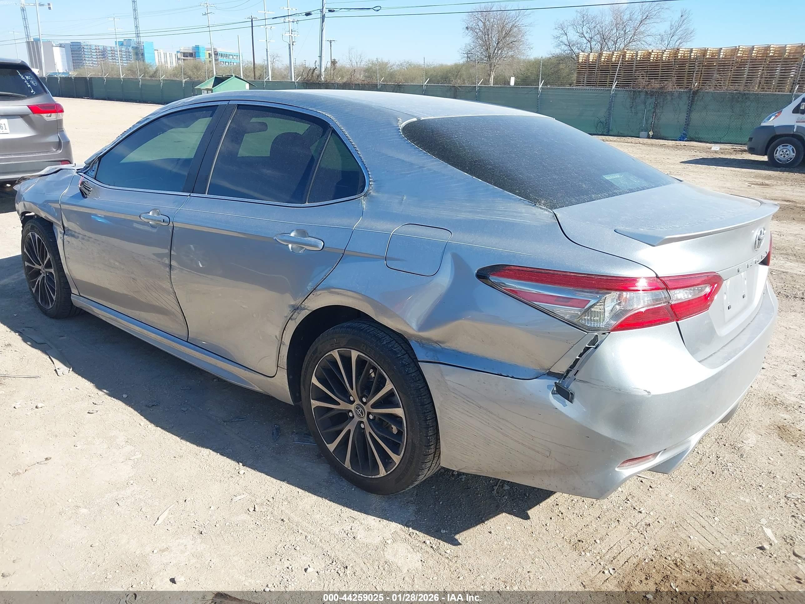 TOYOTA CAMRY image 3