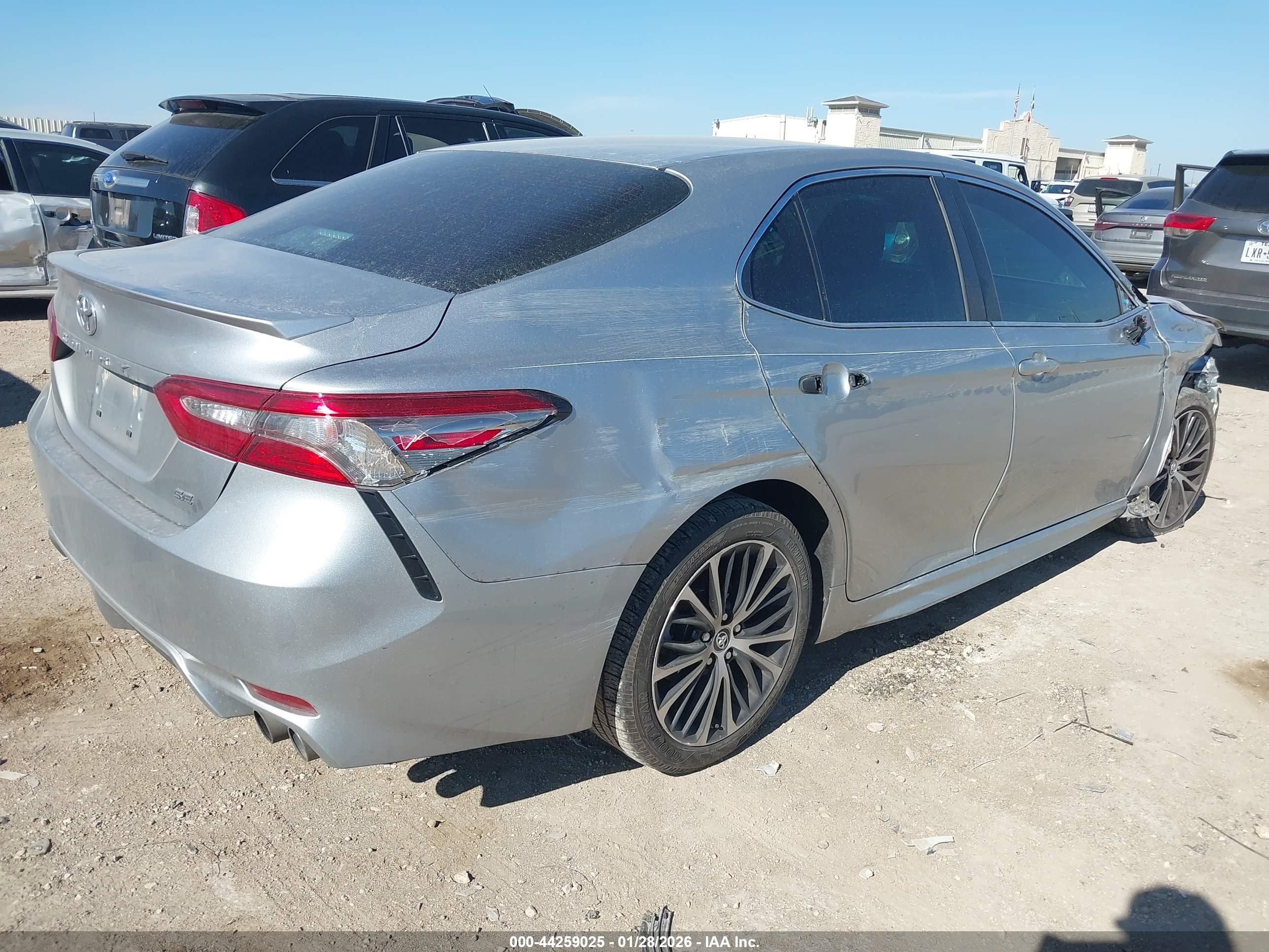 TOYOTA CAMRY image 4