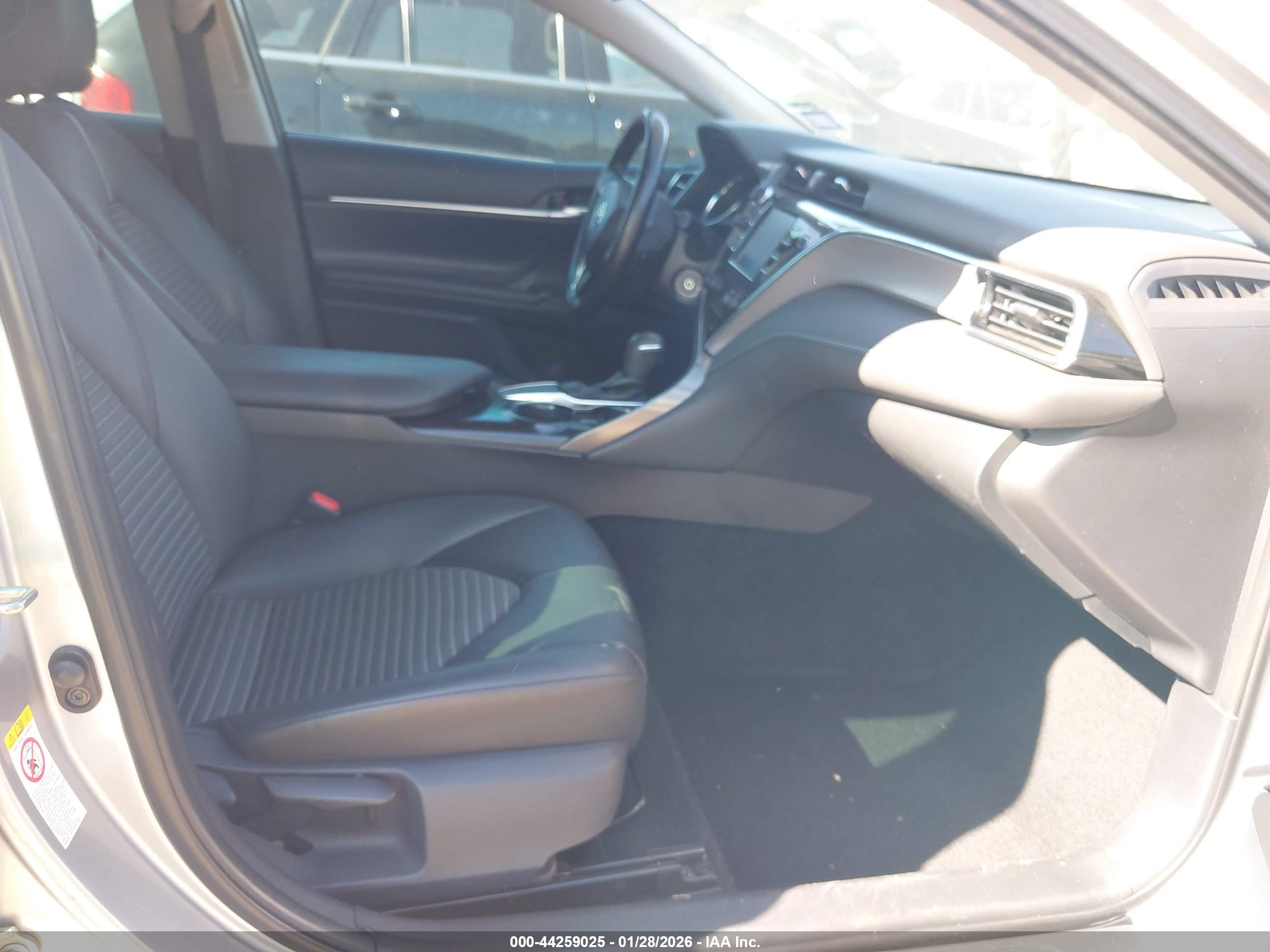 TOYOTA CAMRY image 5