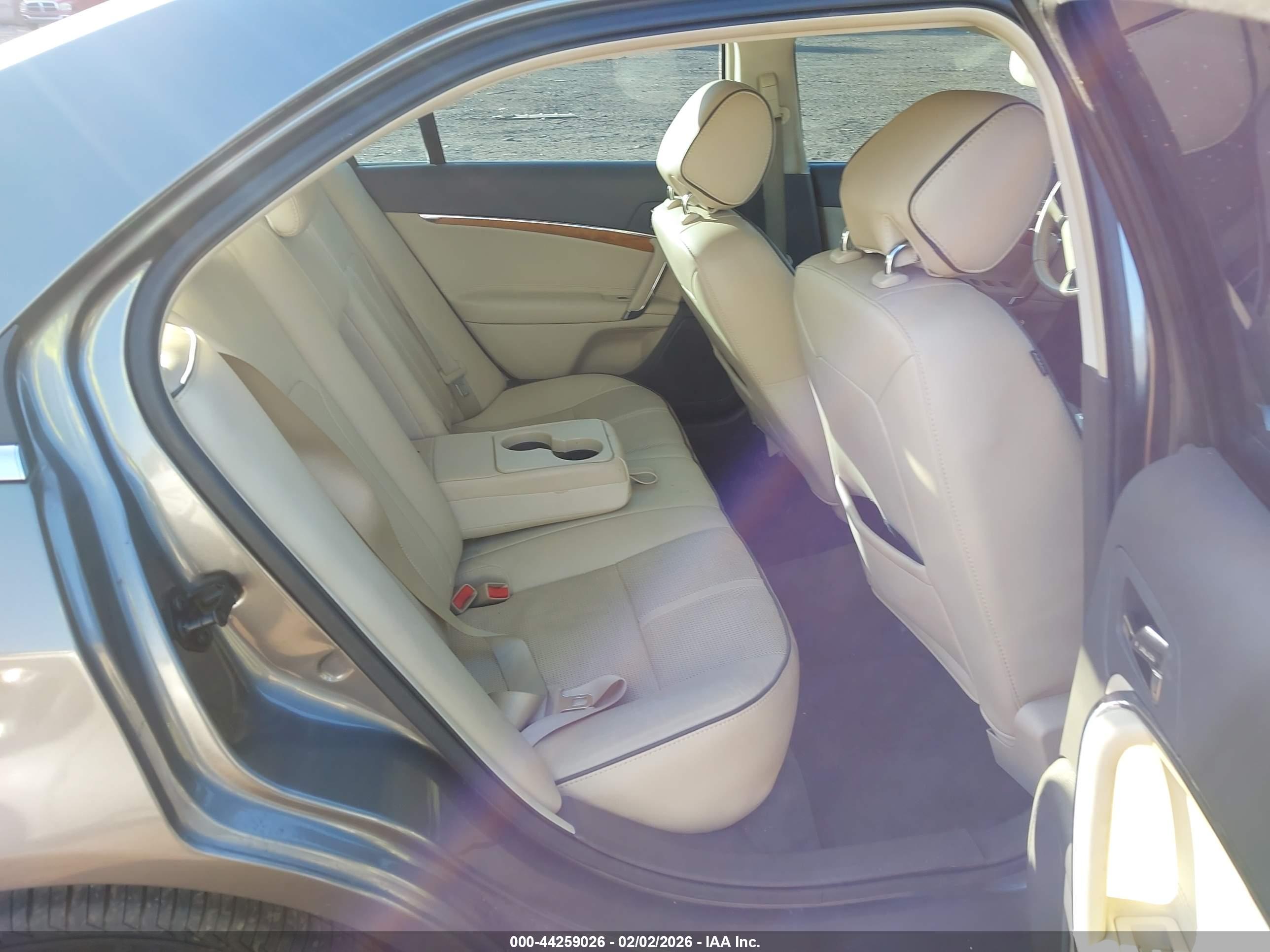 LINCOLN MKZ image 8