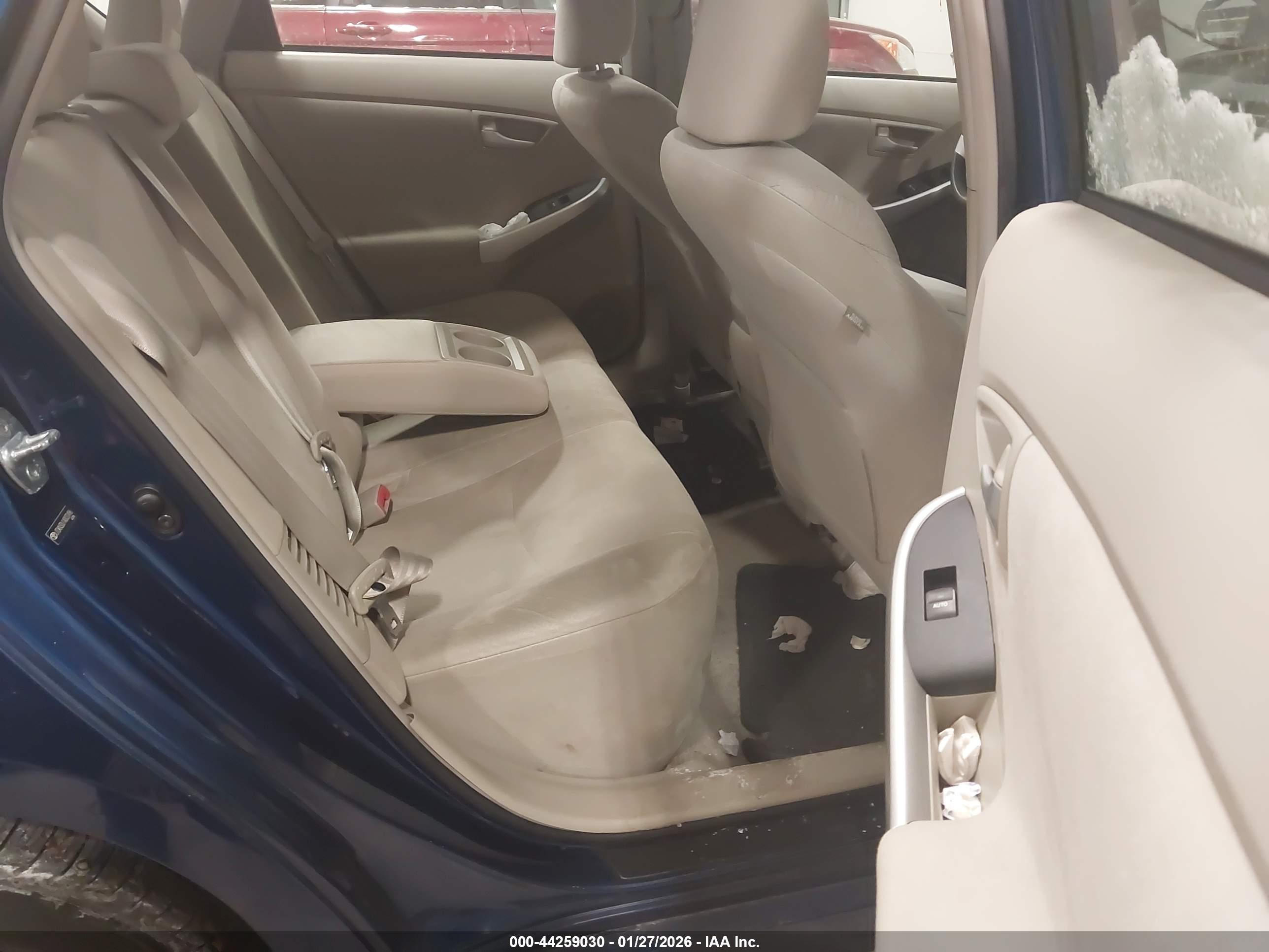 TOYOTA PRIUS image 8