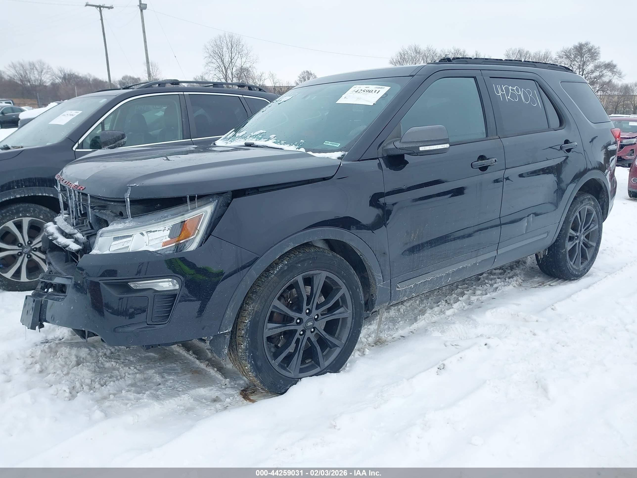 FORD EXPLORER image 2