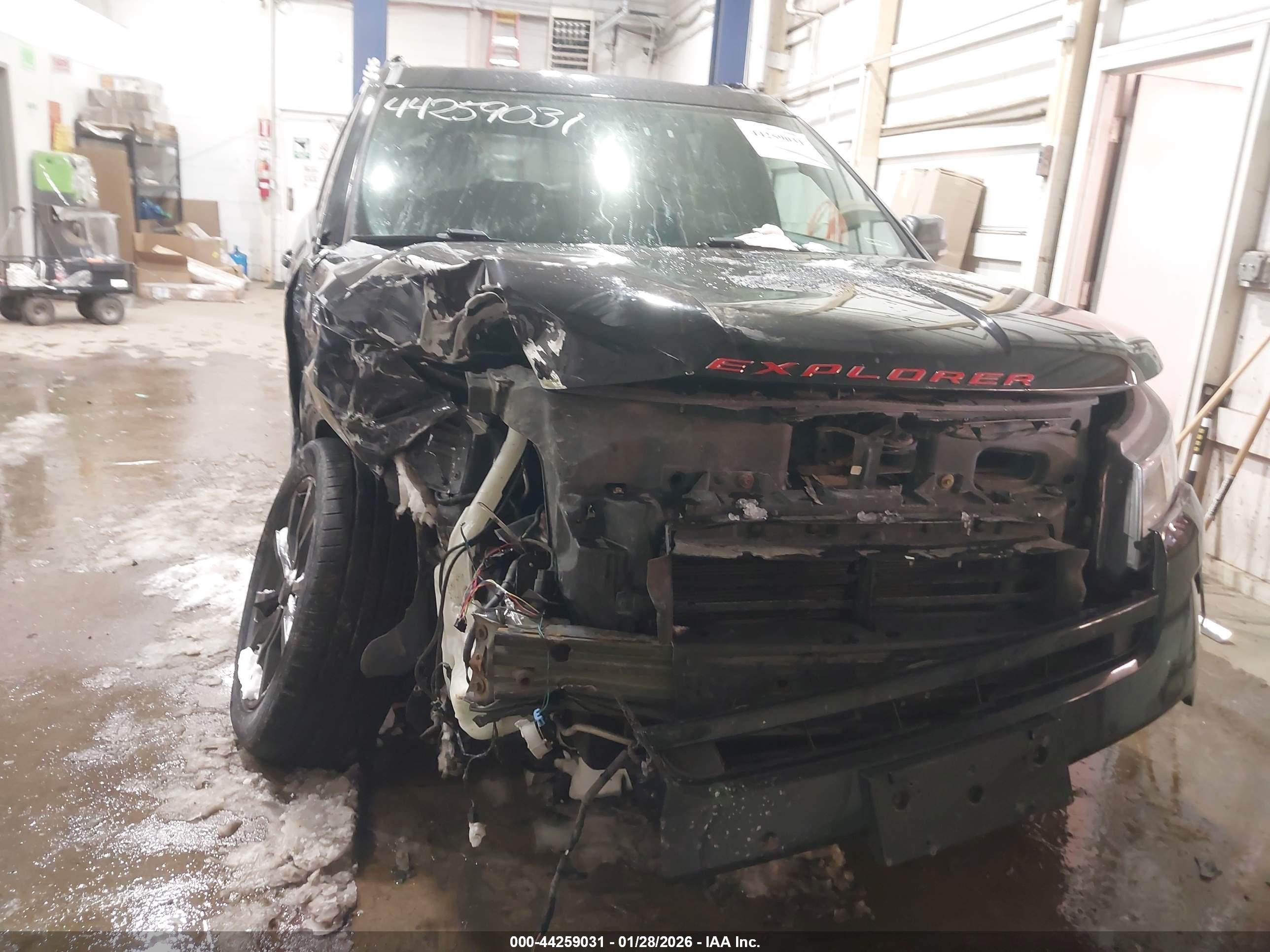 FORD EXPLORER image 6