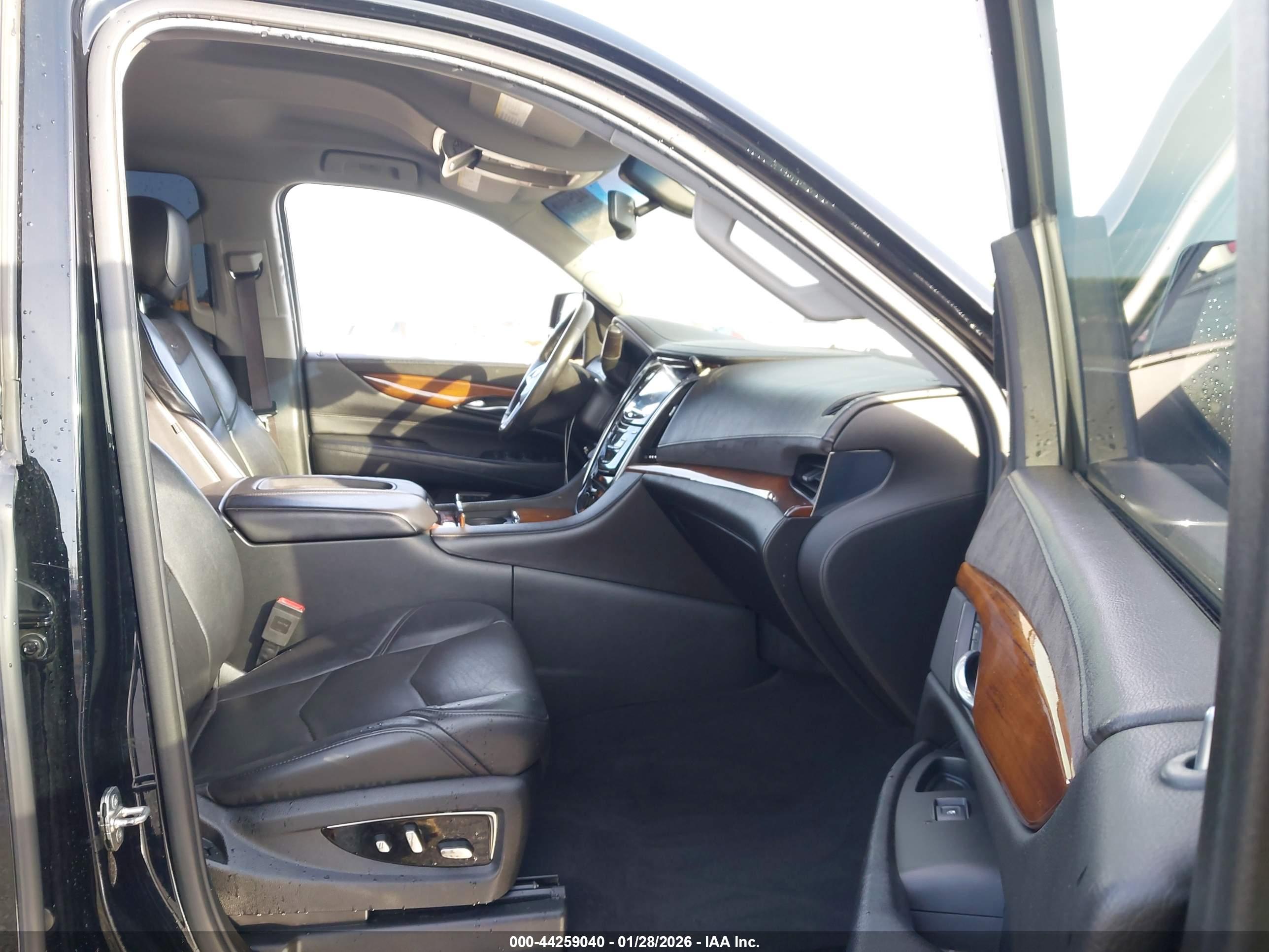 CADILLAC ESCALADE image 5
