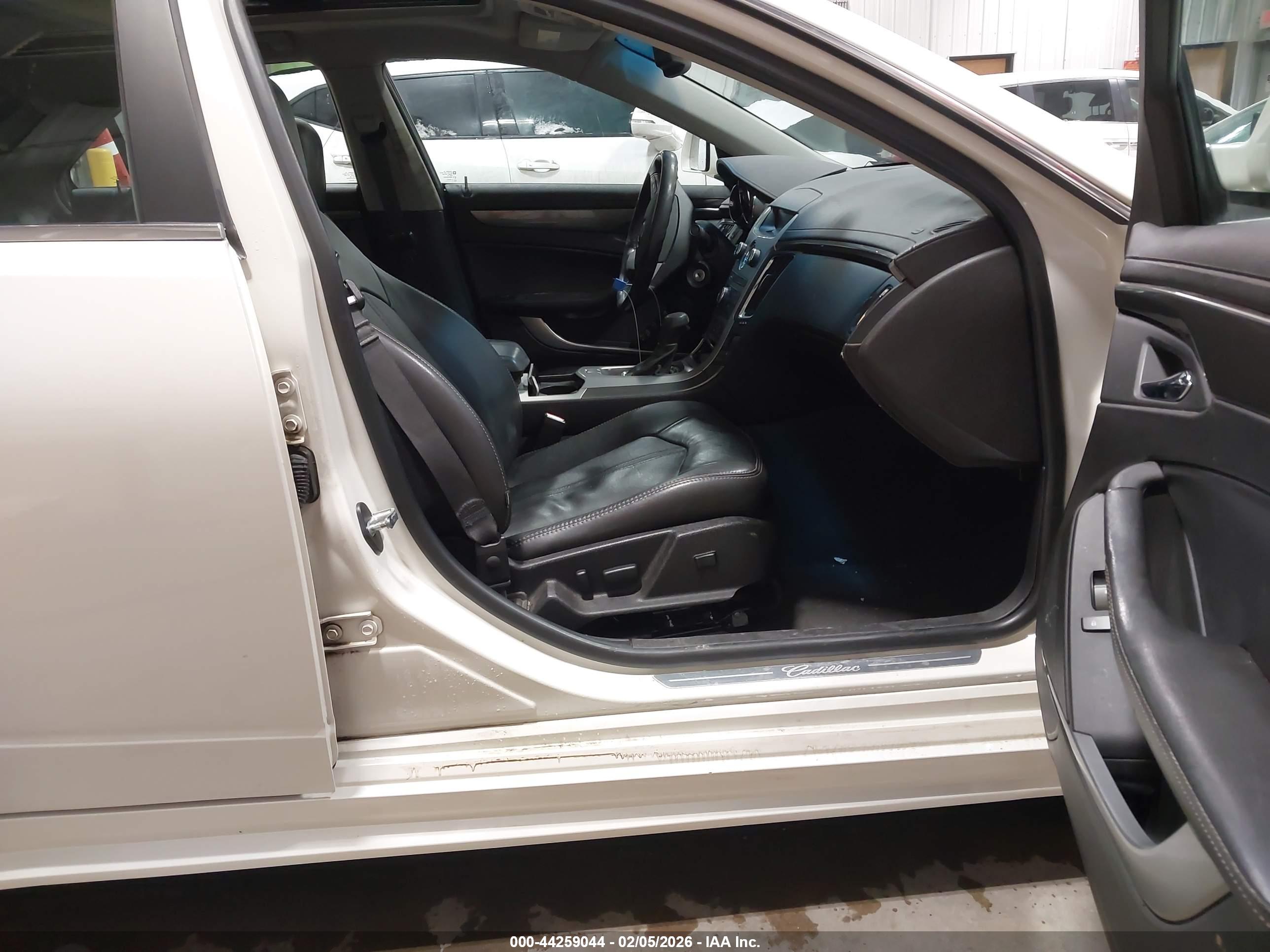 CADILLAC CTS image 5