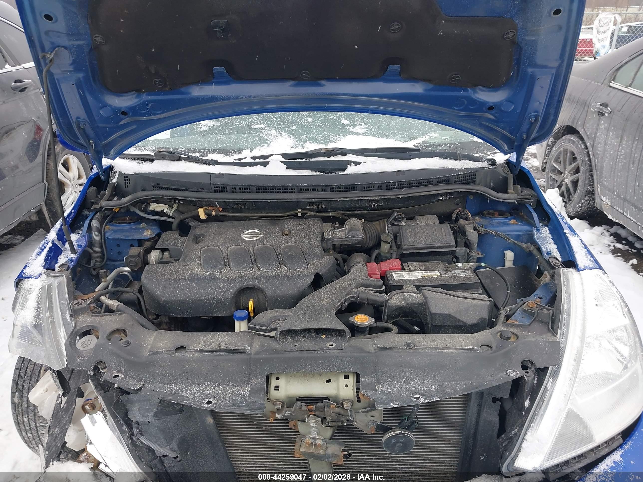 NISSAN VERSA image 10