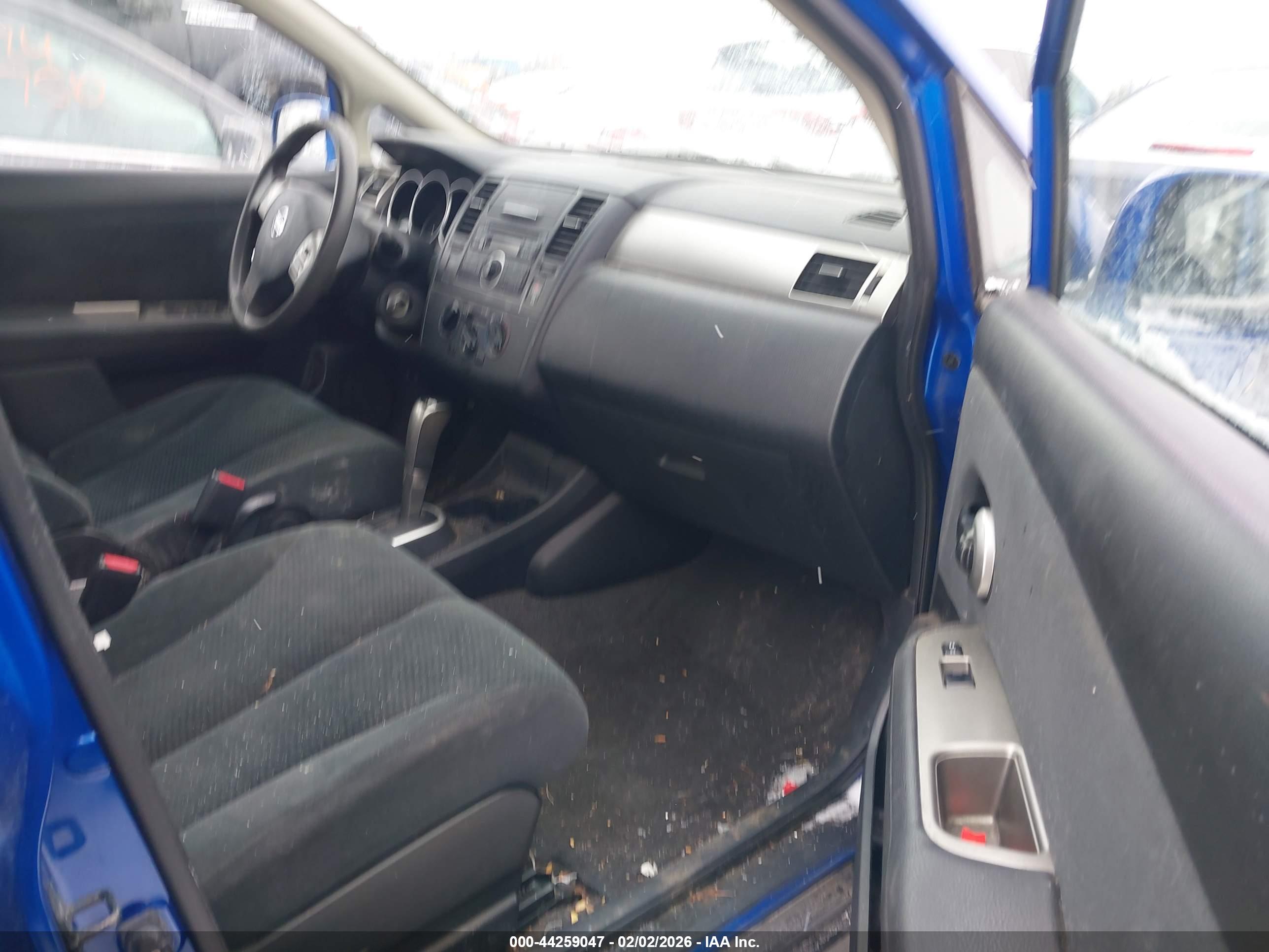 NISSAN VERSA image 5