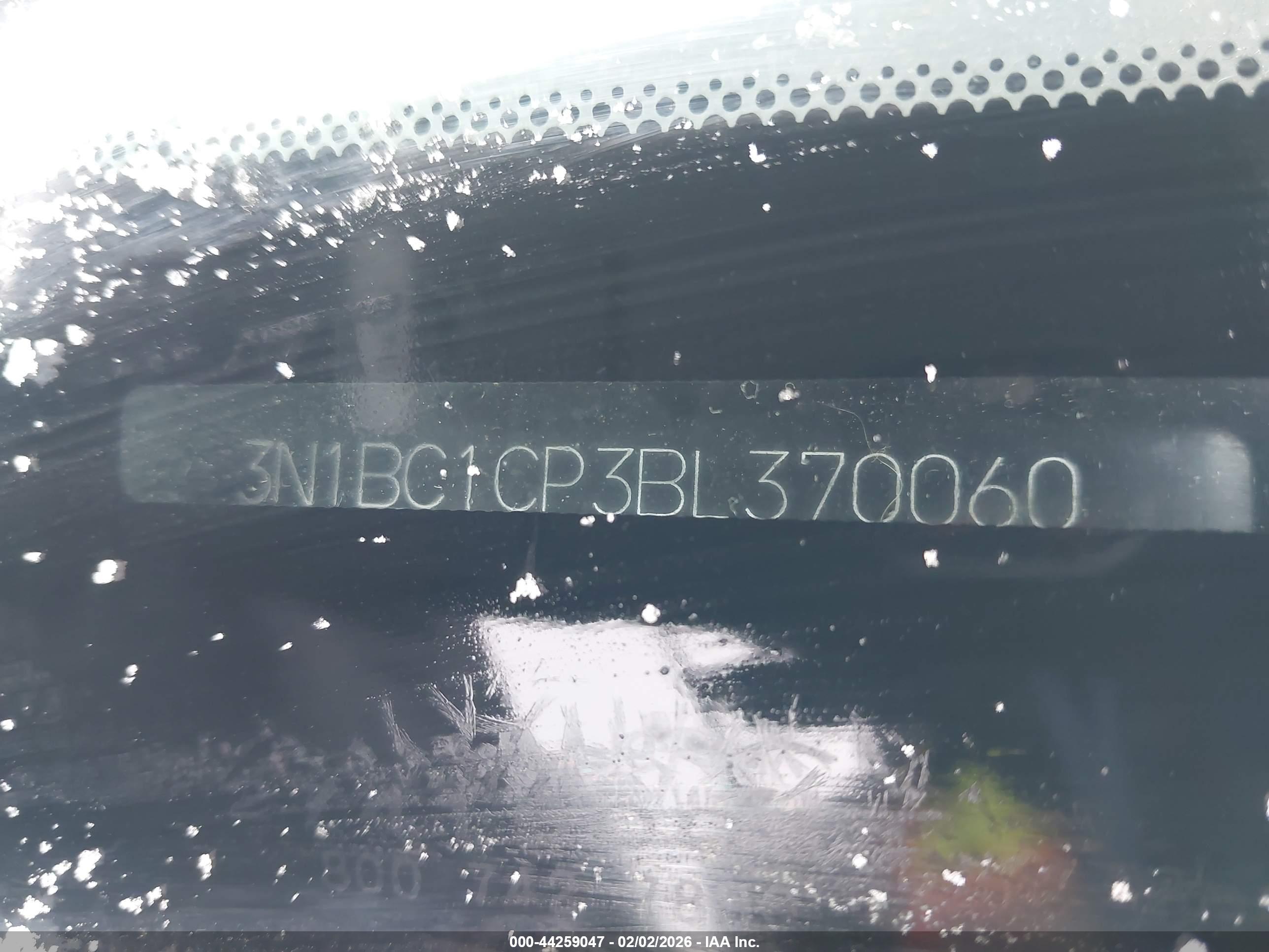 NISSAN VERSA image 9