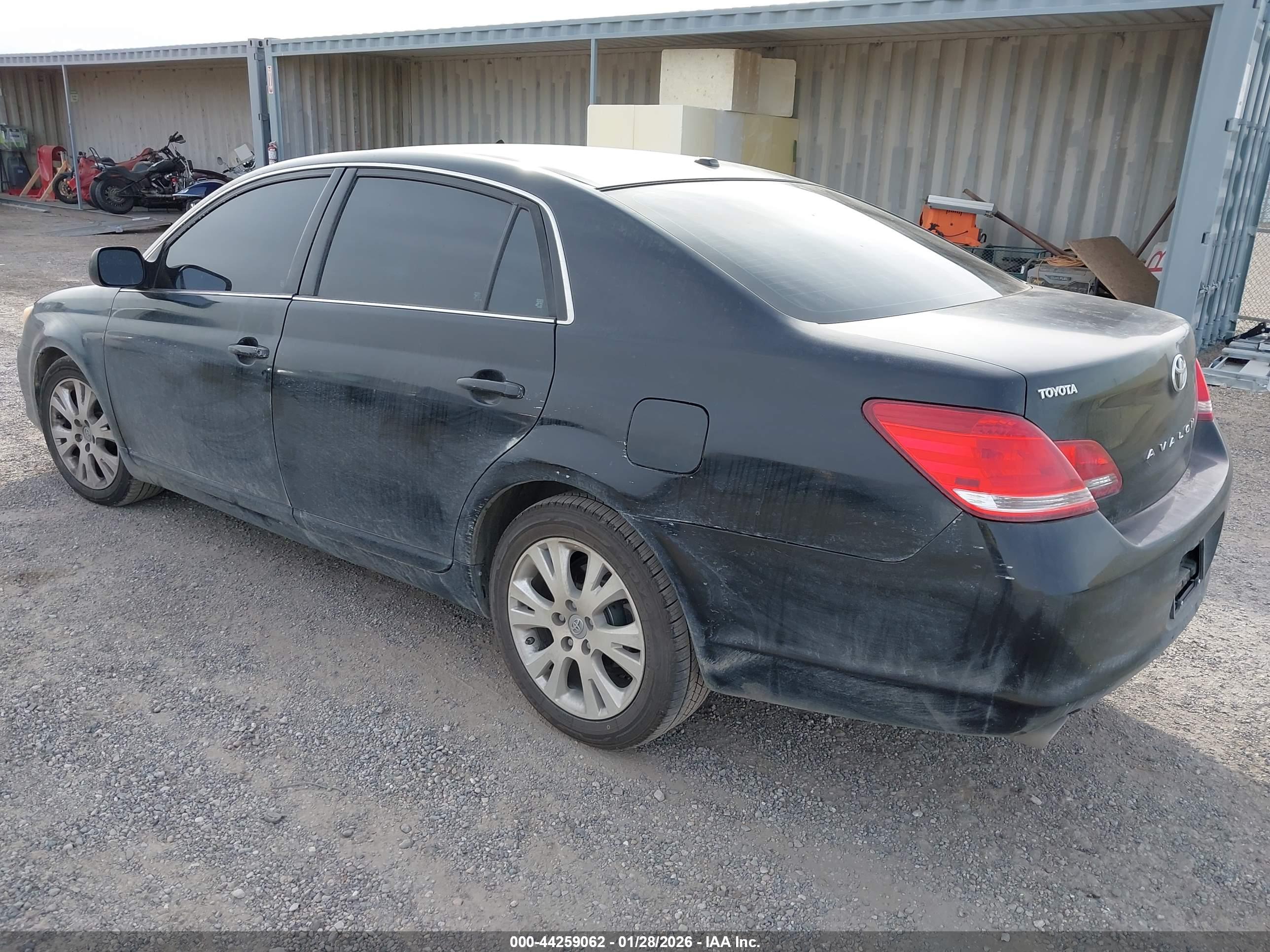 TOYOTA AVALON image 3