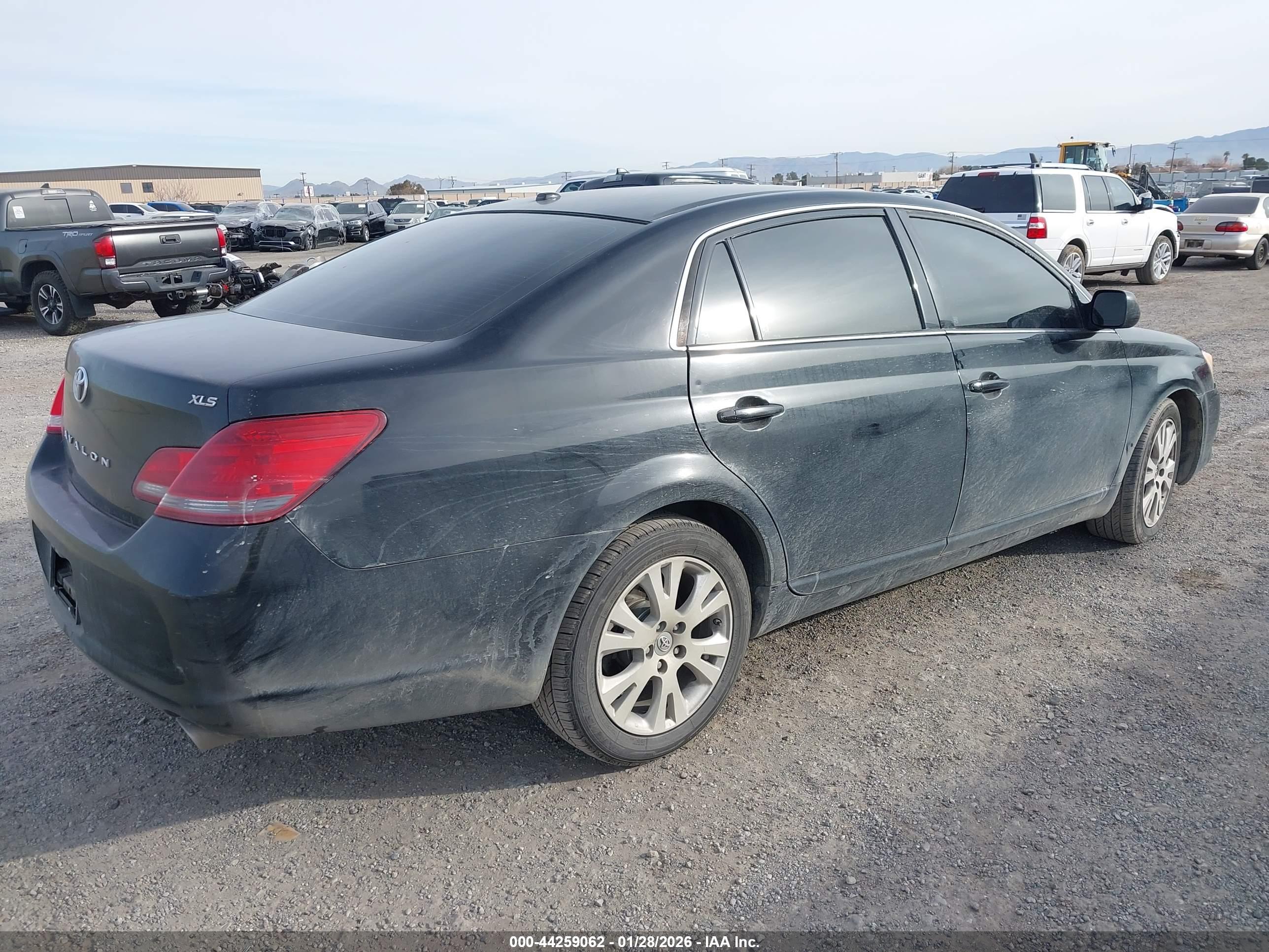 TOYOTA AVALON image 4