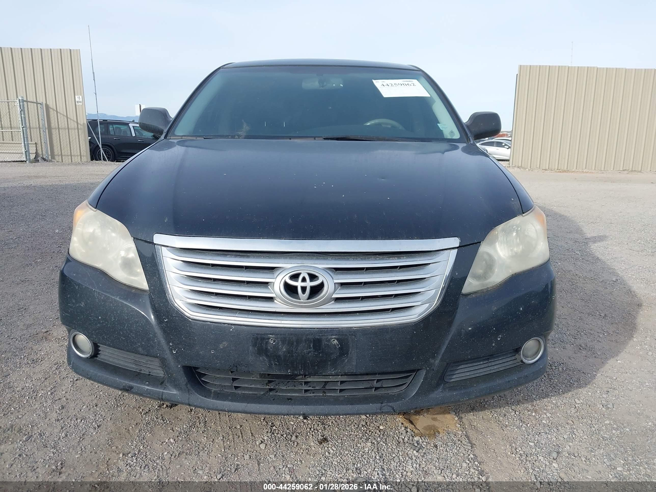 TOYOTA AVALON image 6