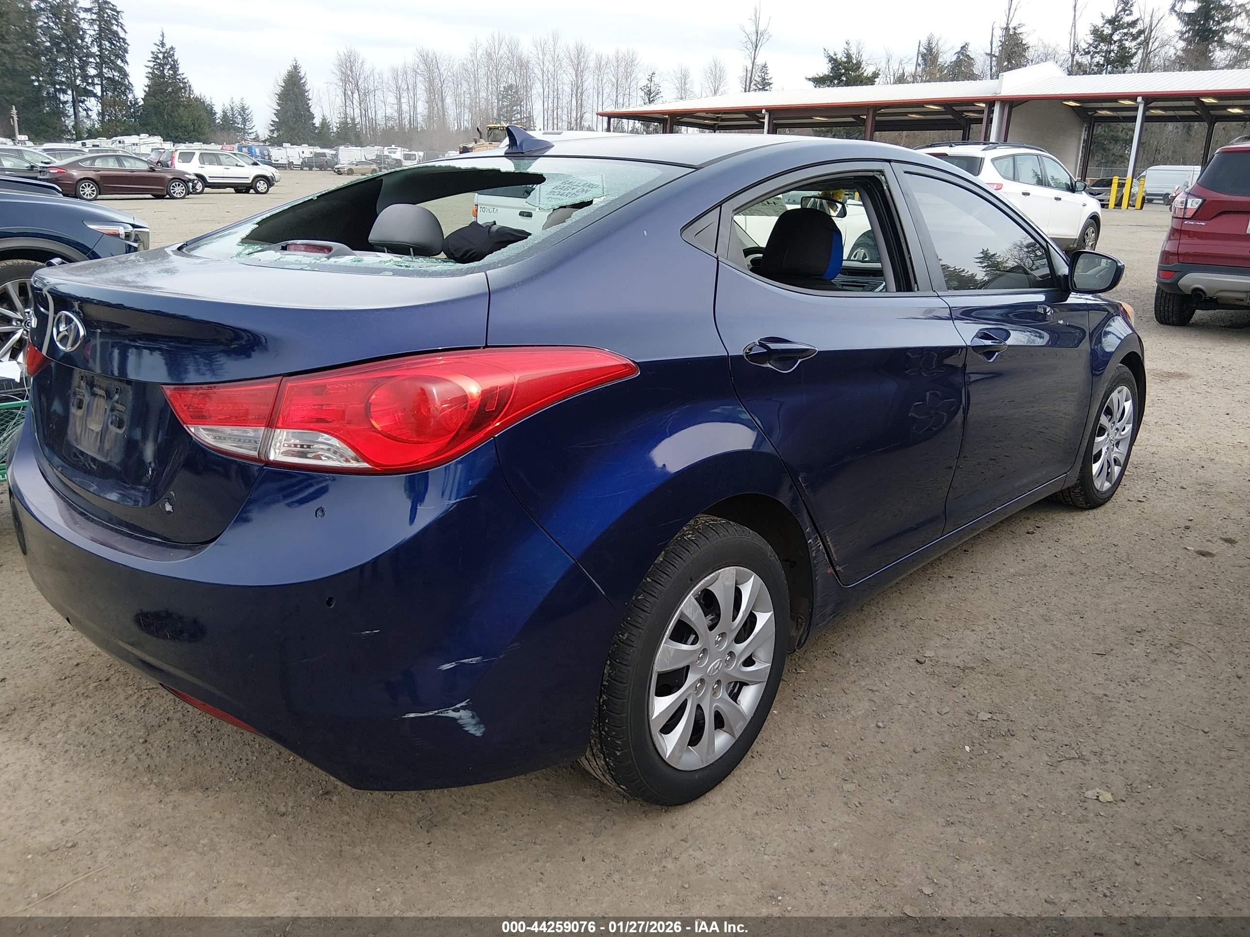 HYUNDAI ELANTRA image 4