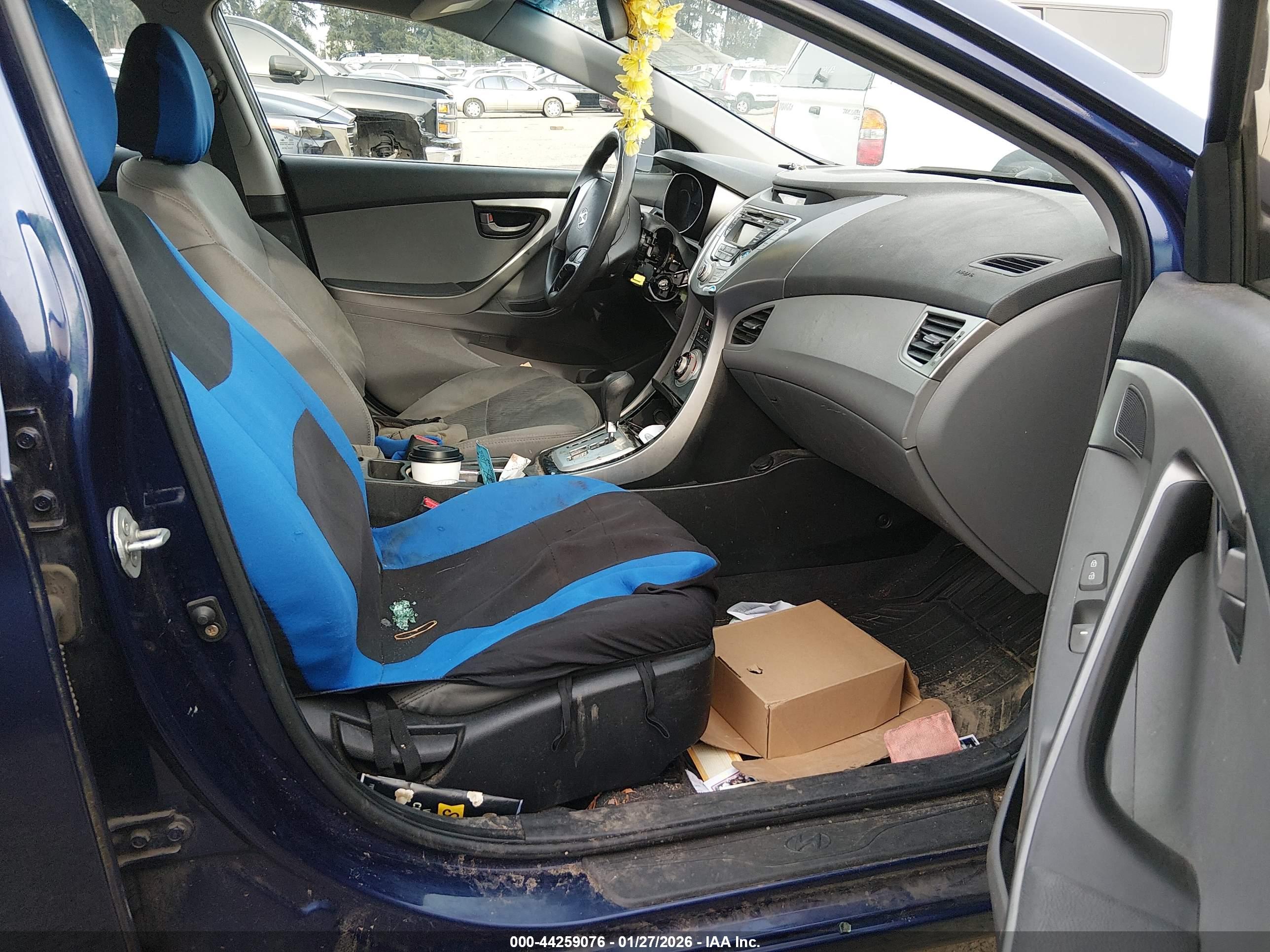 HYUNDAI ELANTRA image 5
