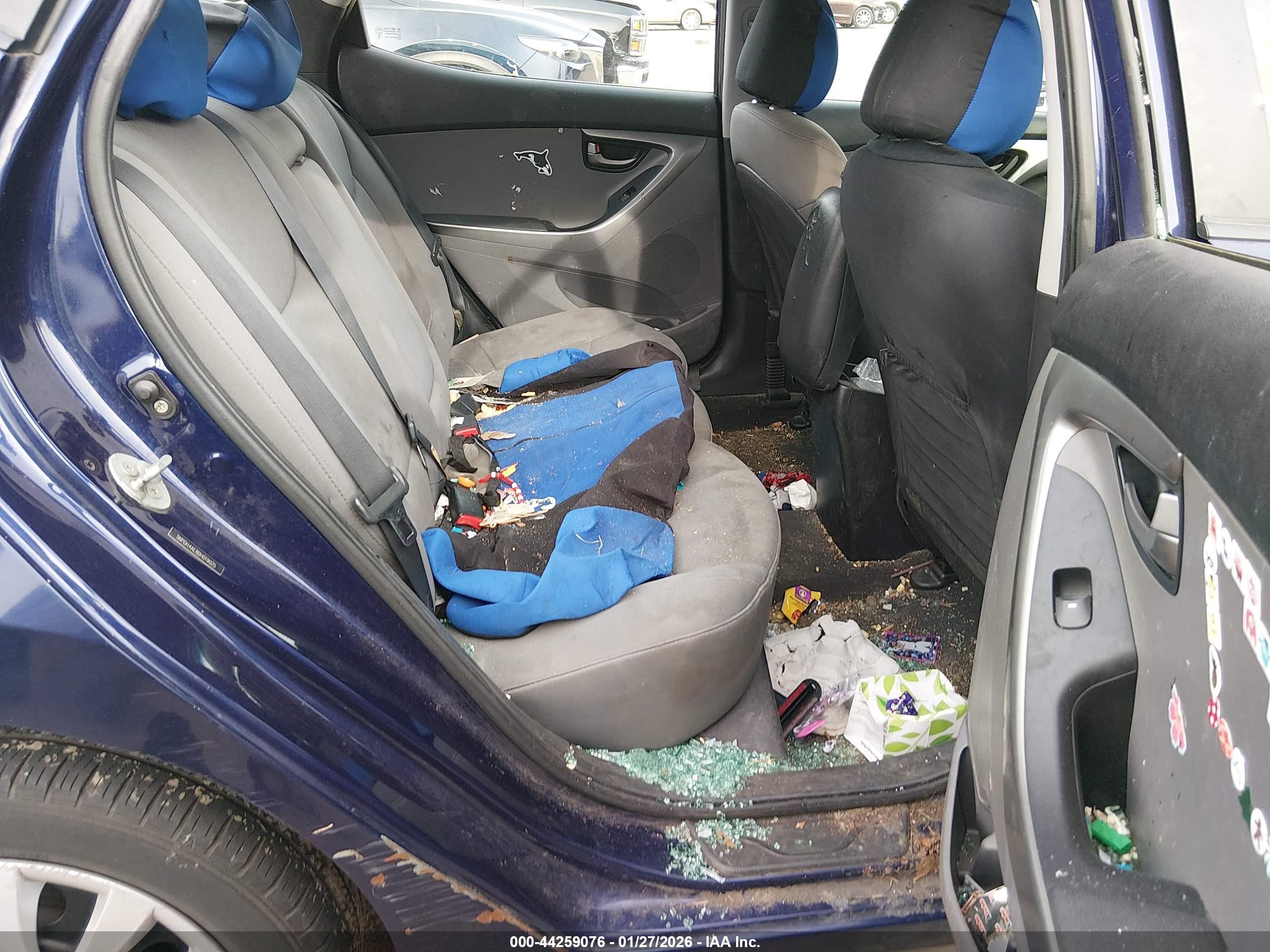 HYUNDAI ELANTRA image 8