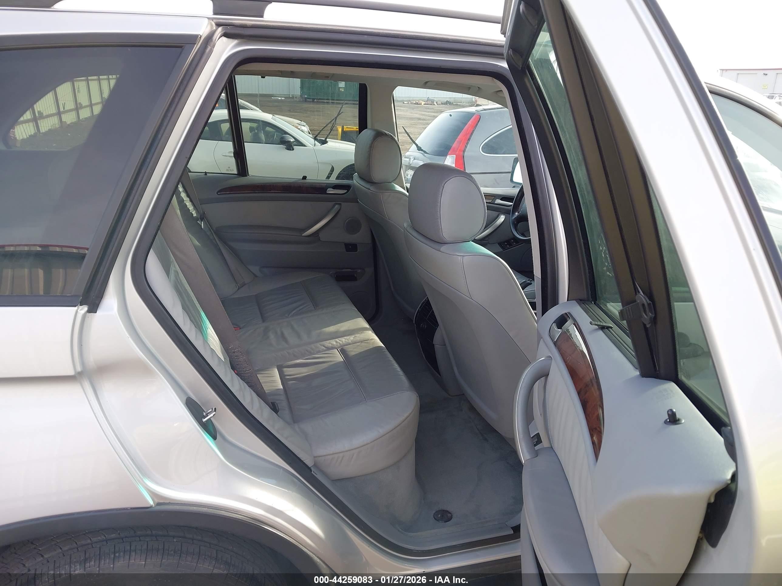 BMW X5 image 8