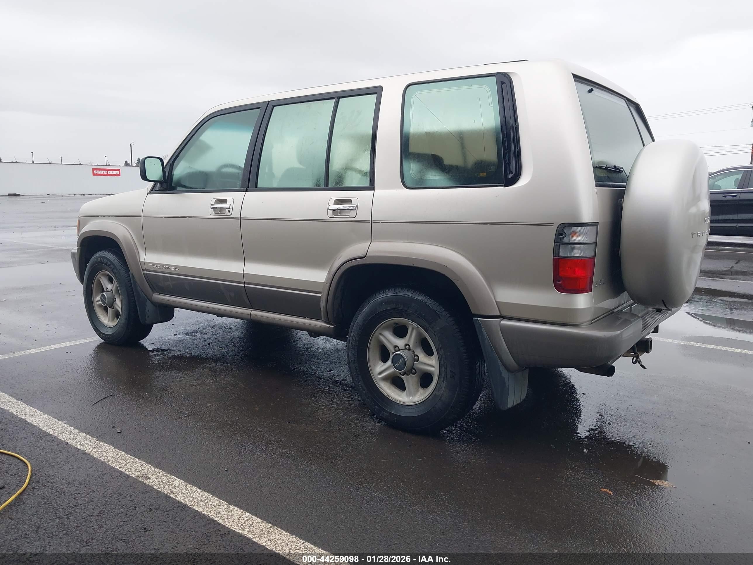 ISUZU TROOPER image 3