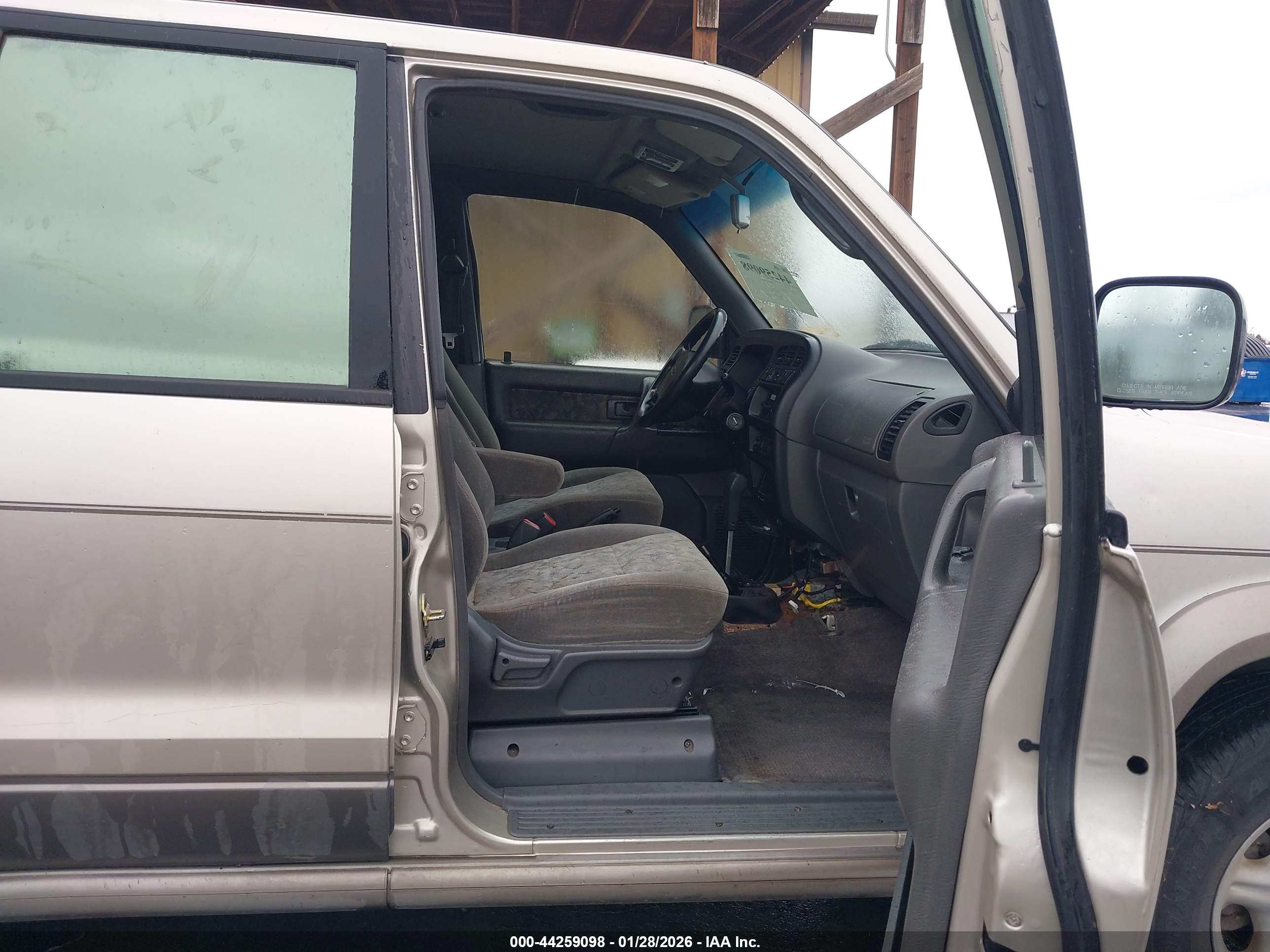 ISUZU TROOPER image 5