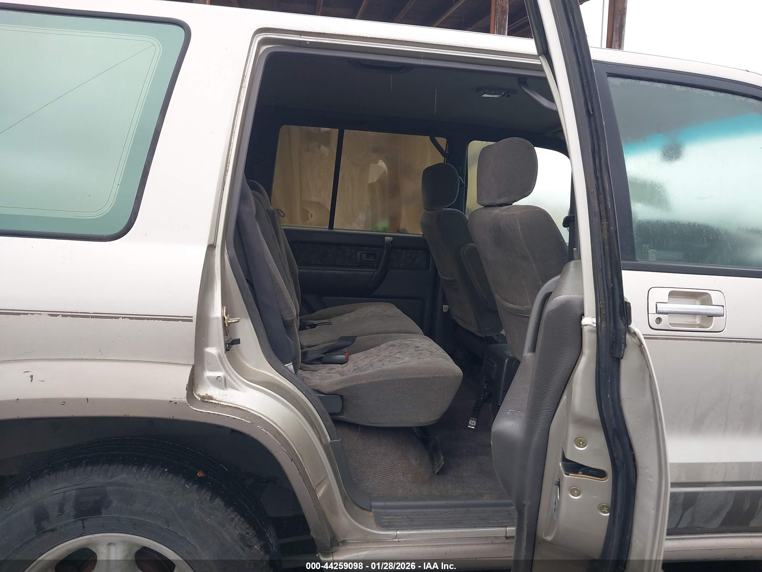 ISUZU TROOPER image 8