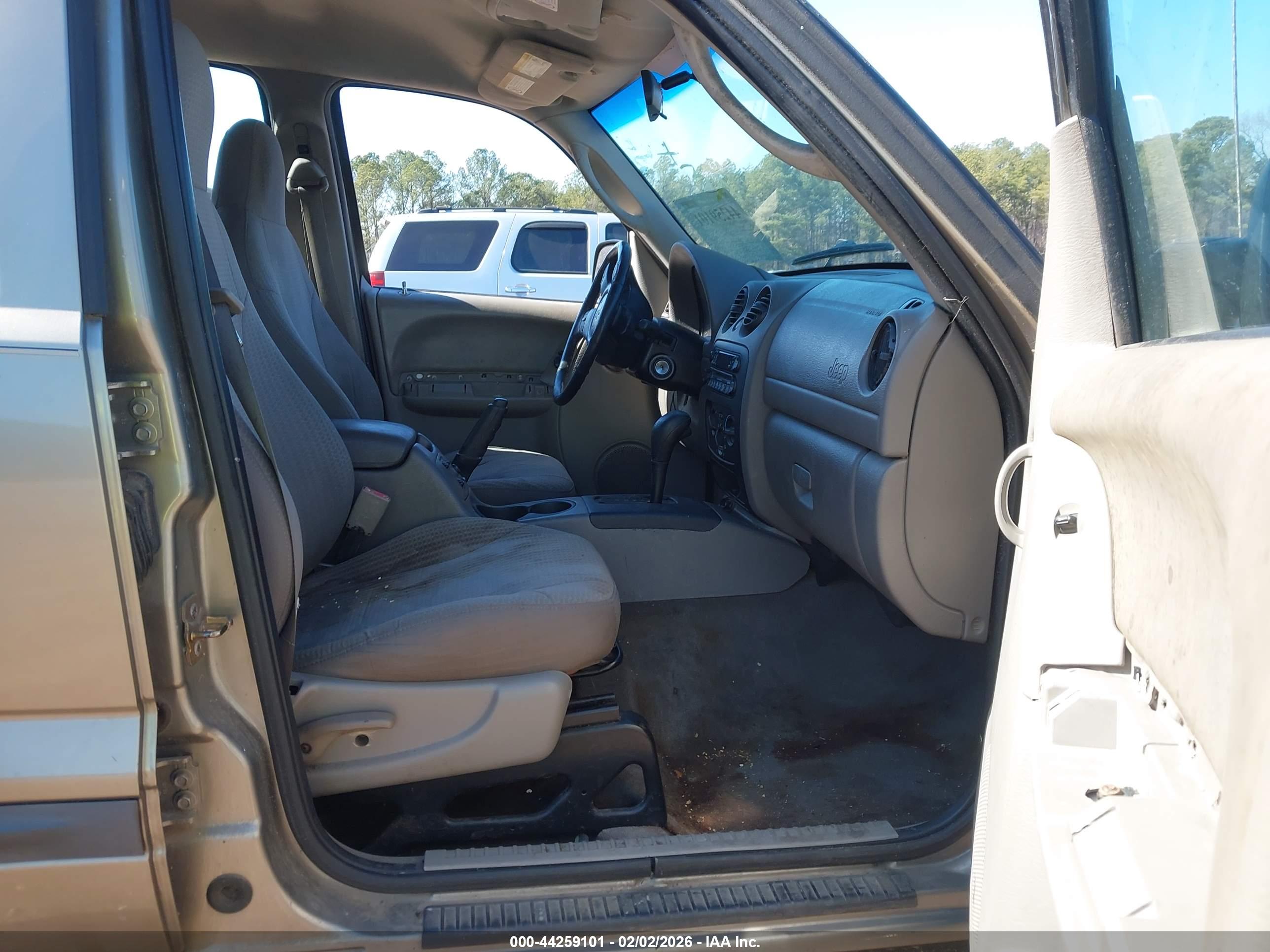 JEEP LIBERTY image 5