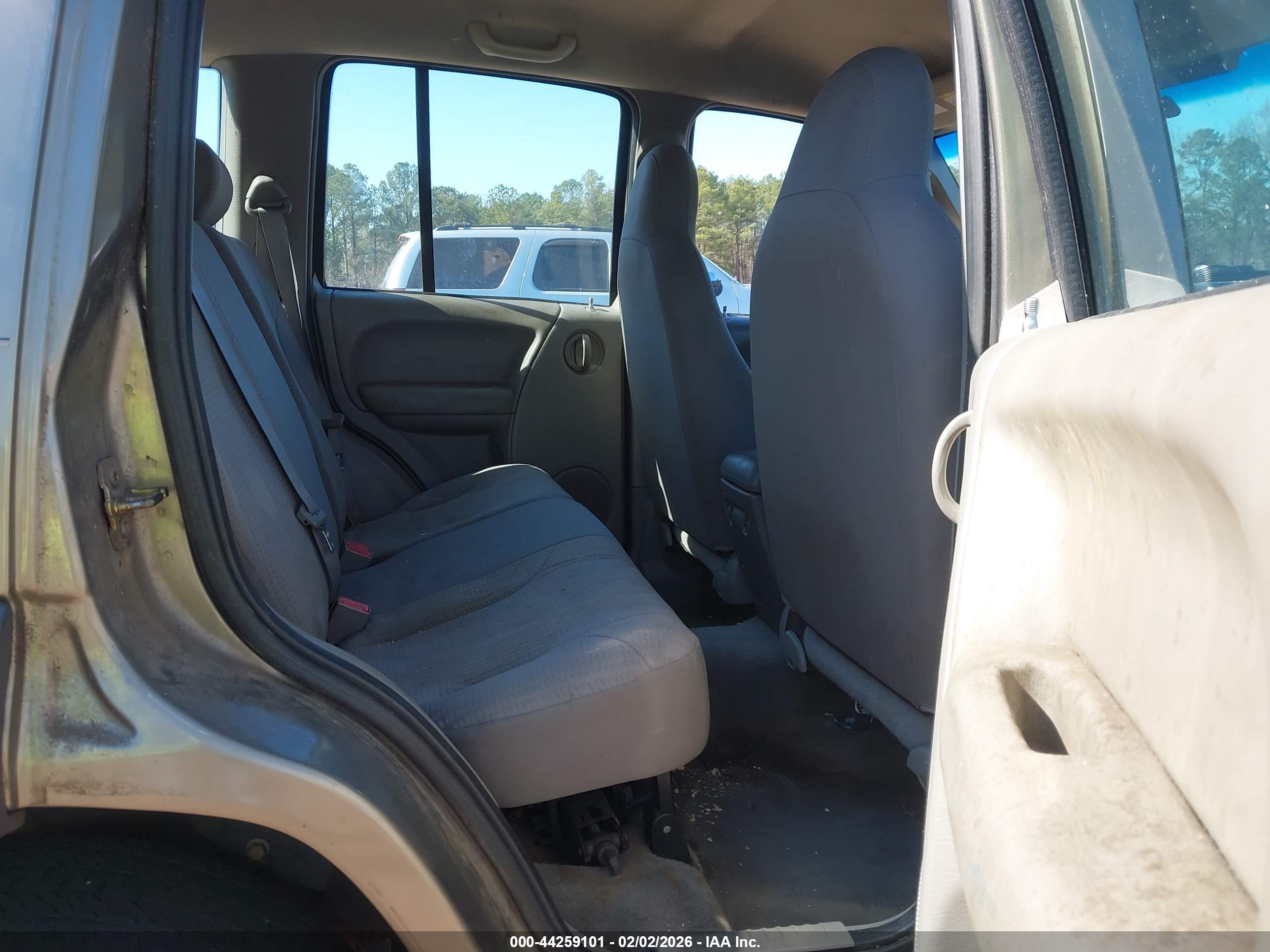 JEEP LIBERTY image 8