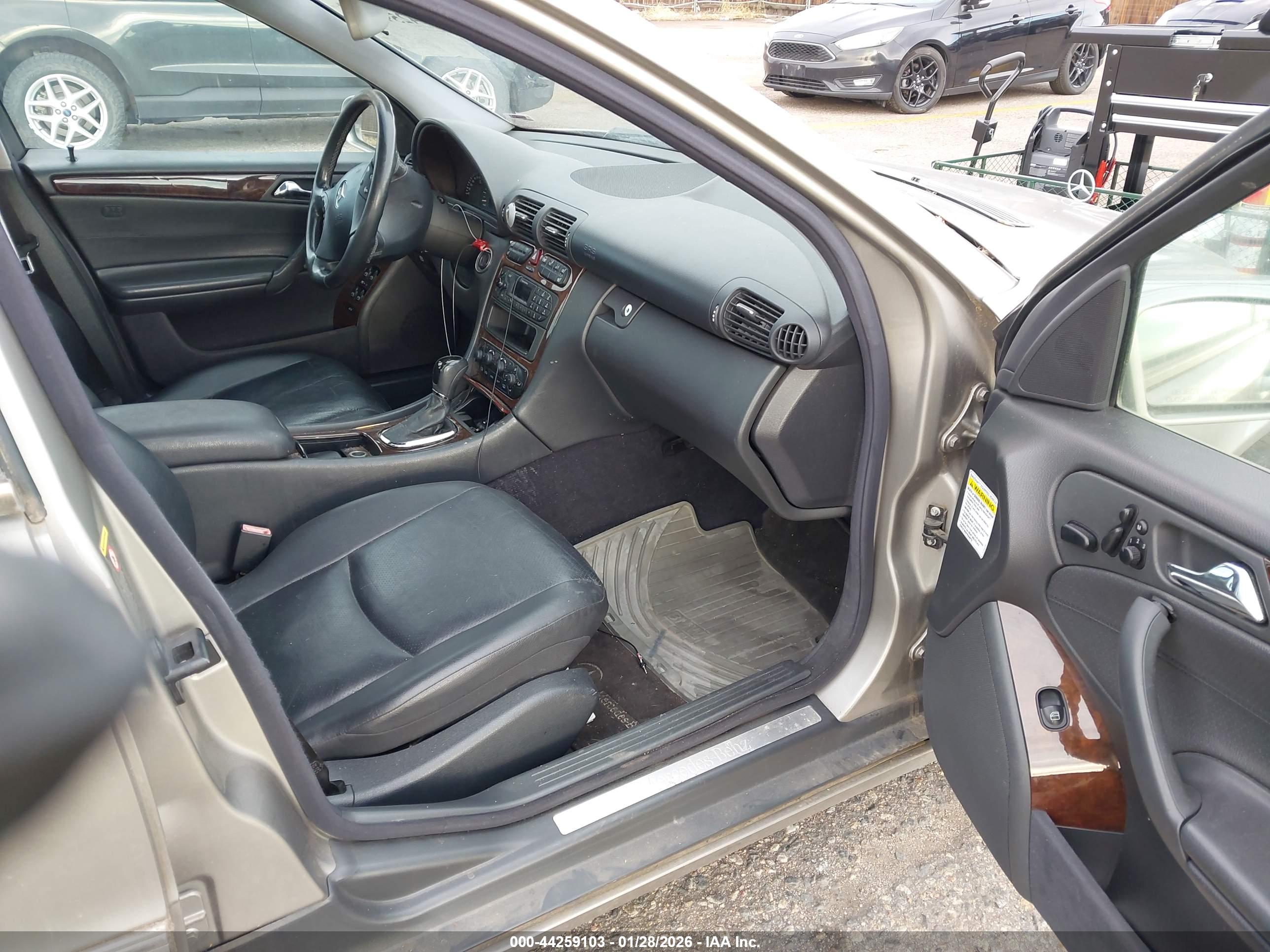 MERCEDES-BENZ C image 5