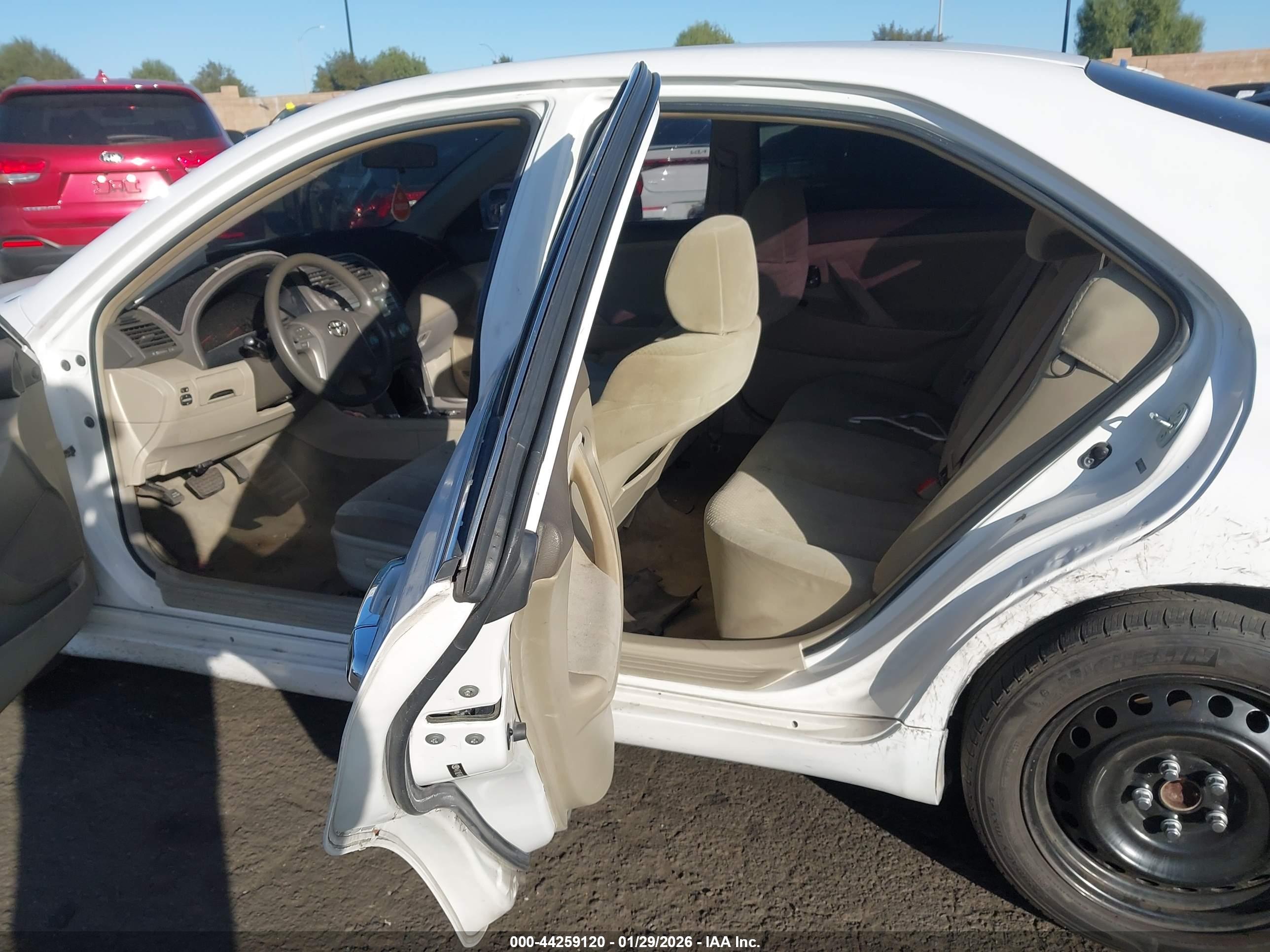 TOYOTA CAMRY image 8