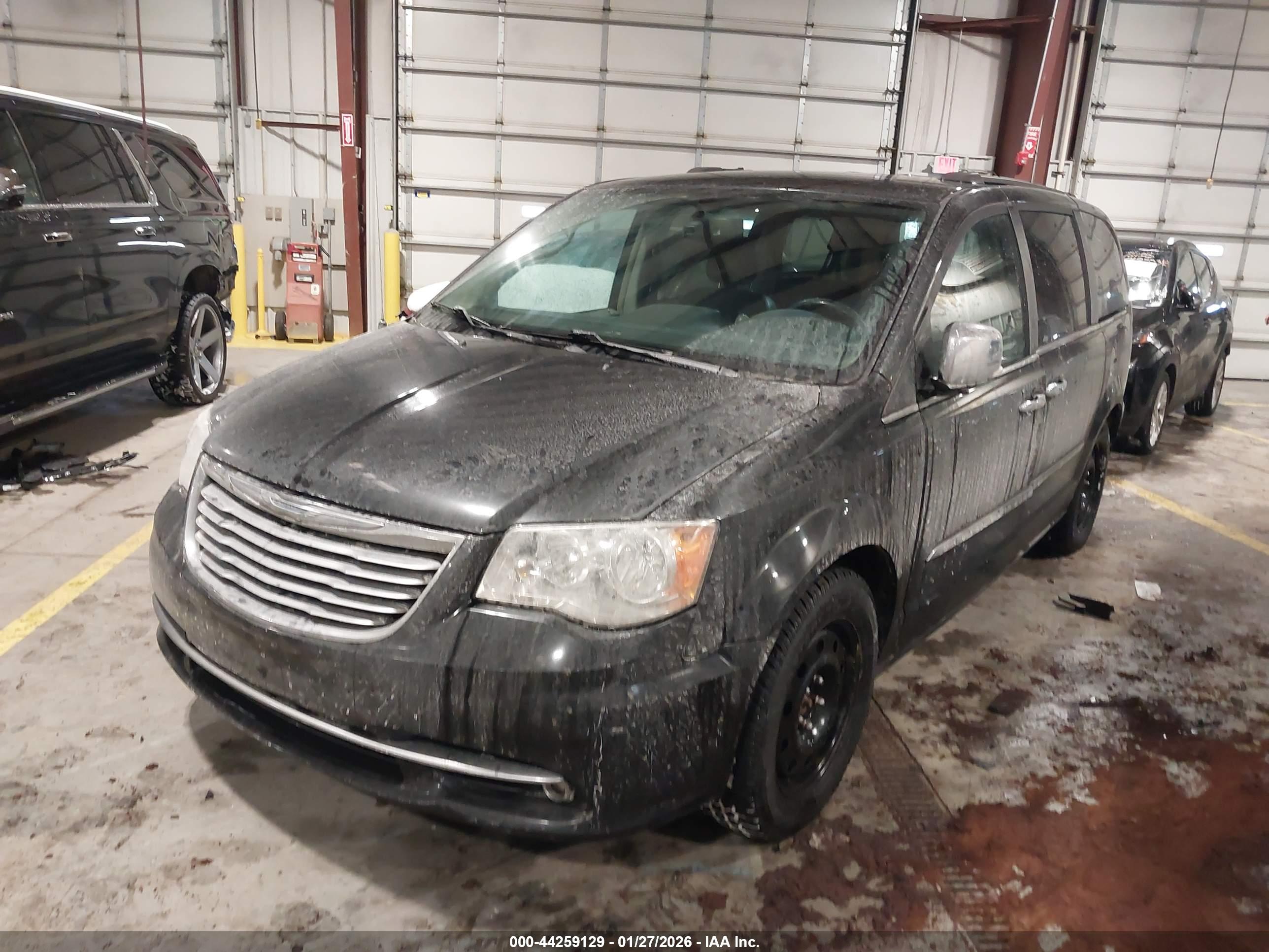 CHRYSLER TOWN image 2