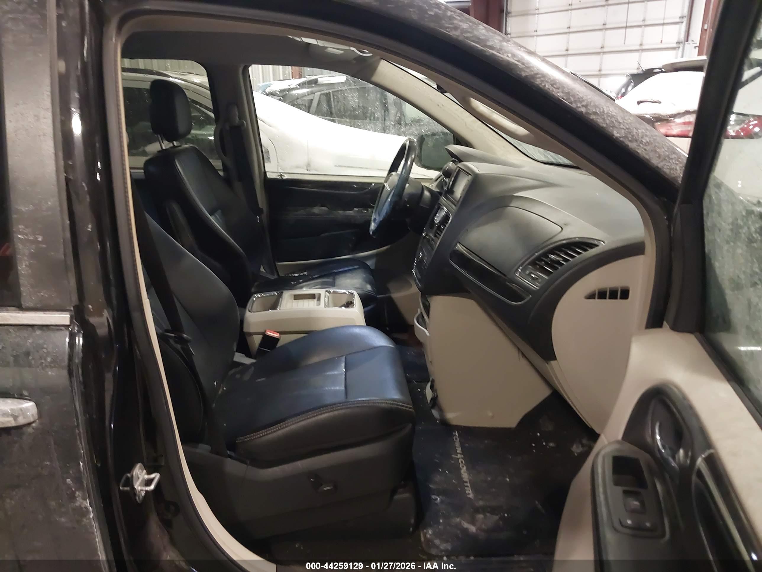 CHRYSLER TOWN image 5