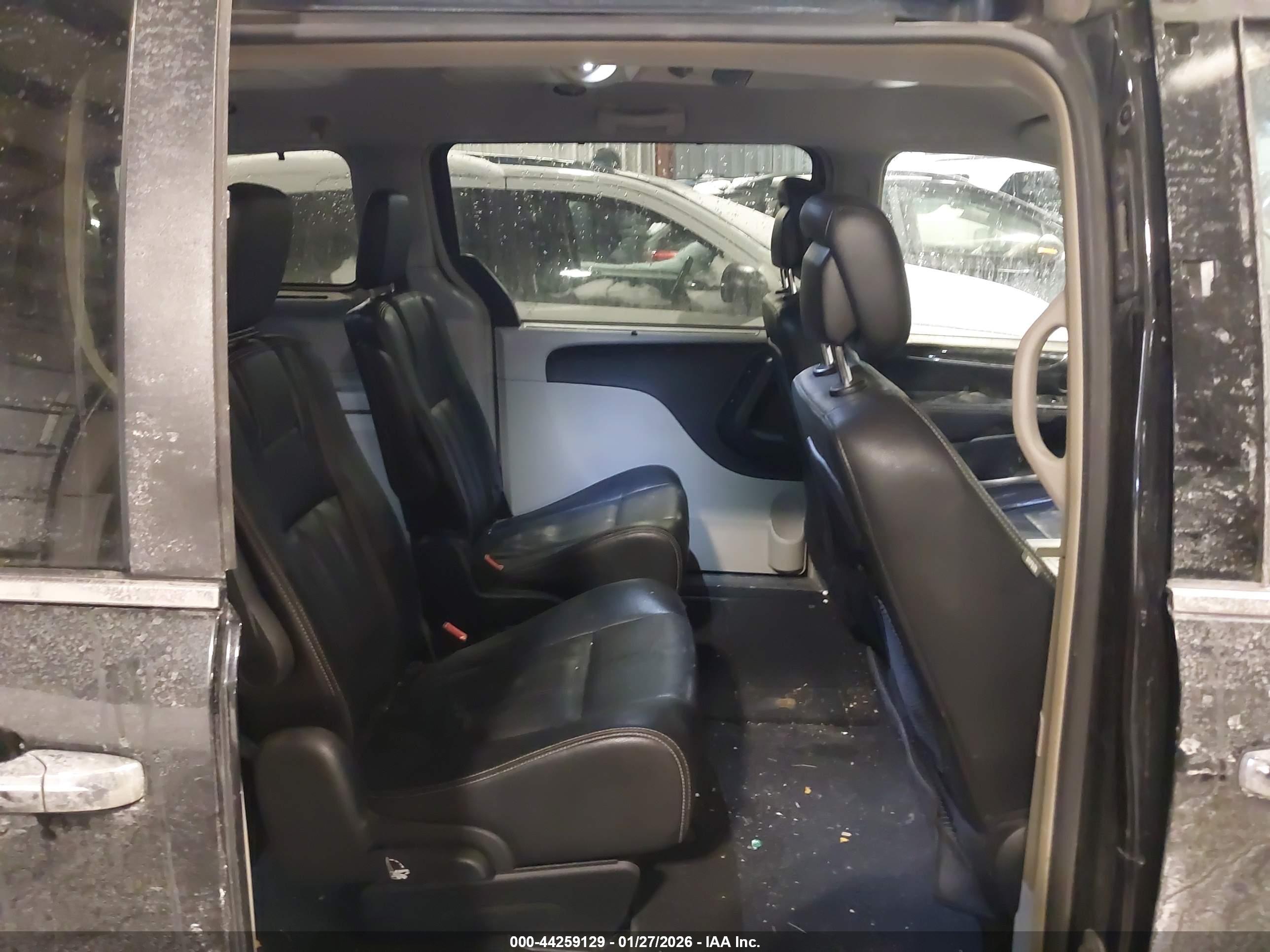 CHRYSLER TOWN image 8