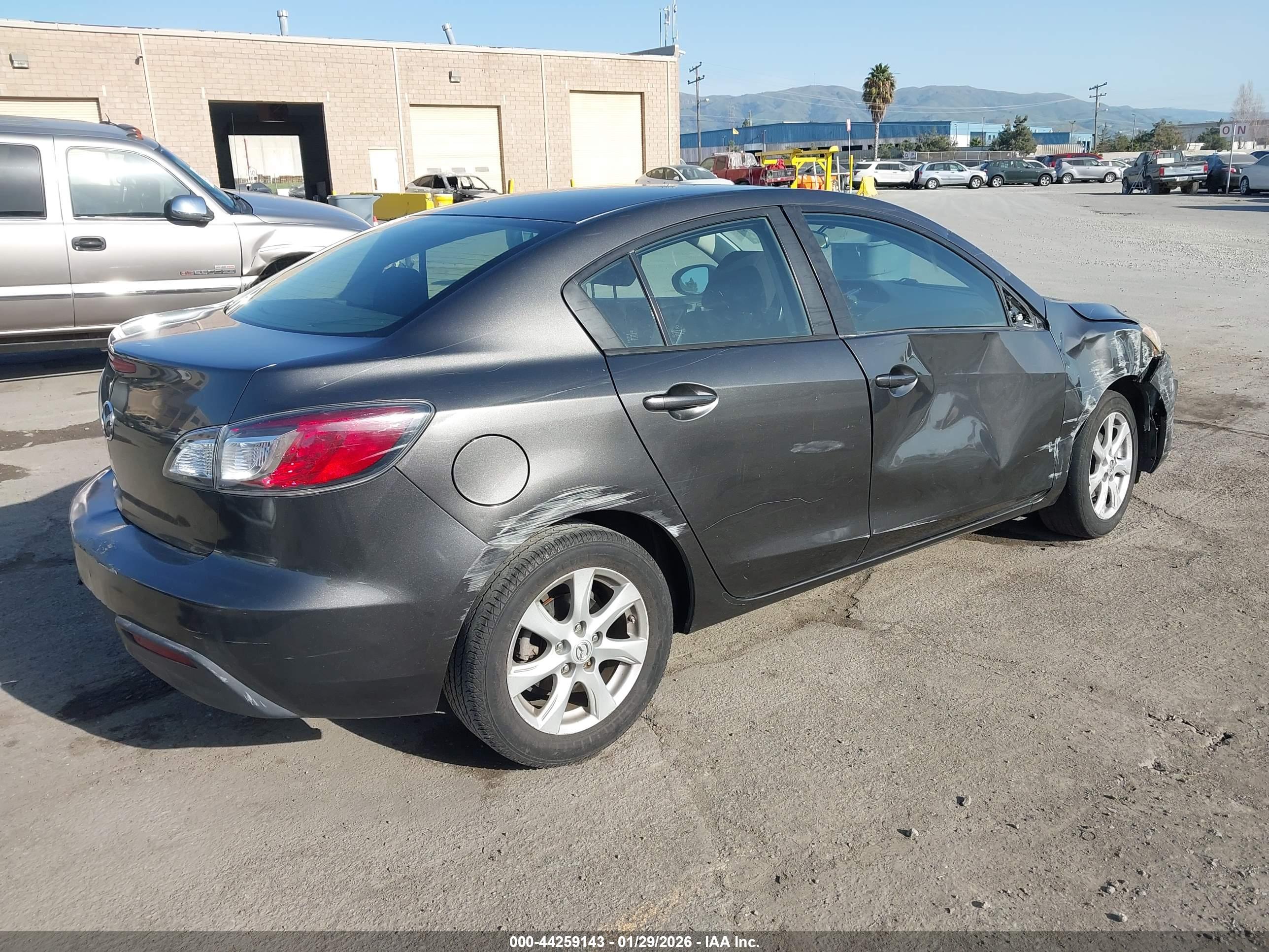 MAZDA MAZDA3 image 4