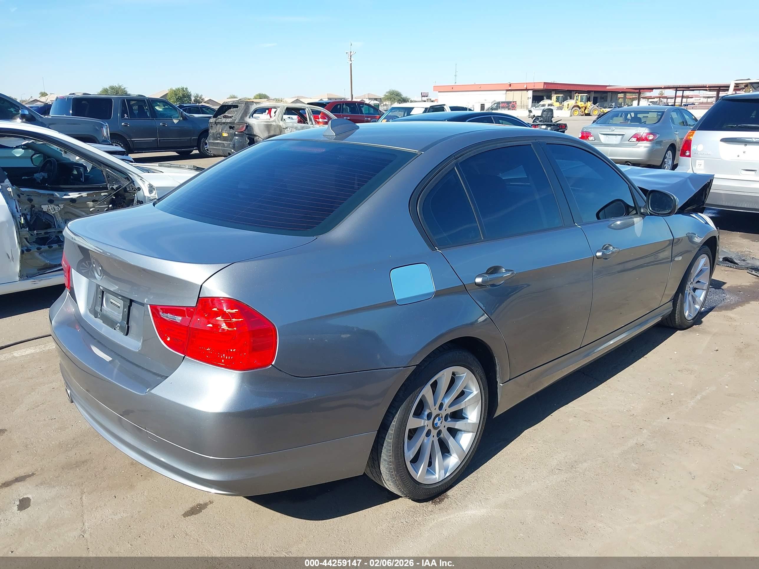 BMW 328I image 4