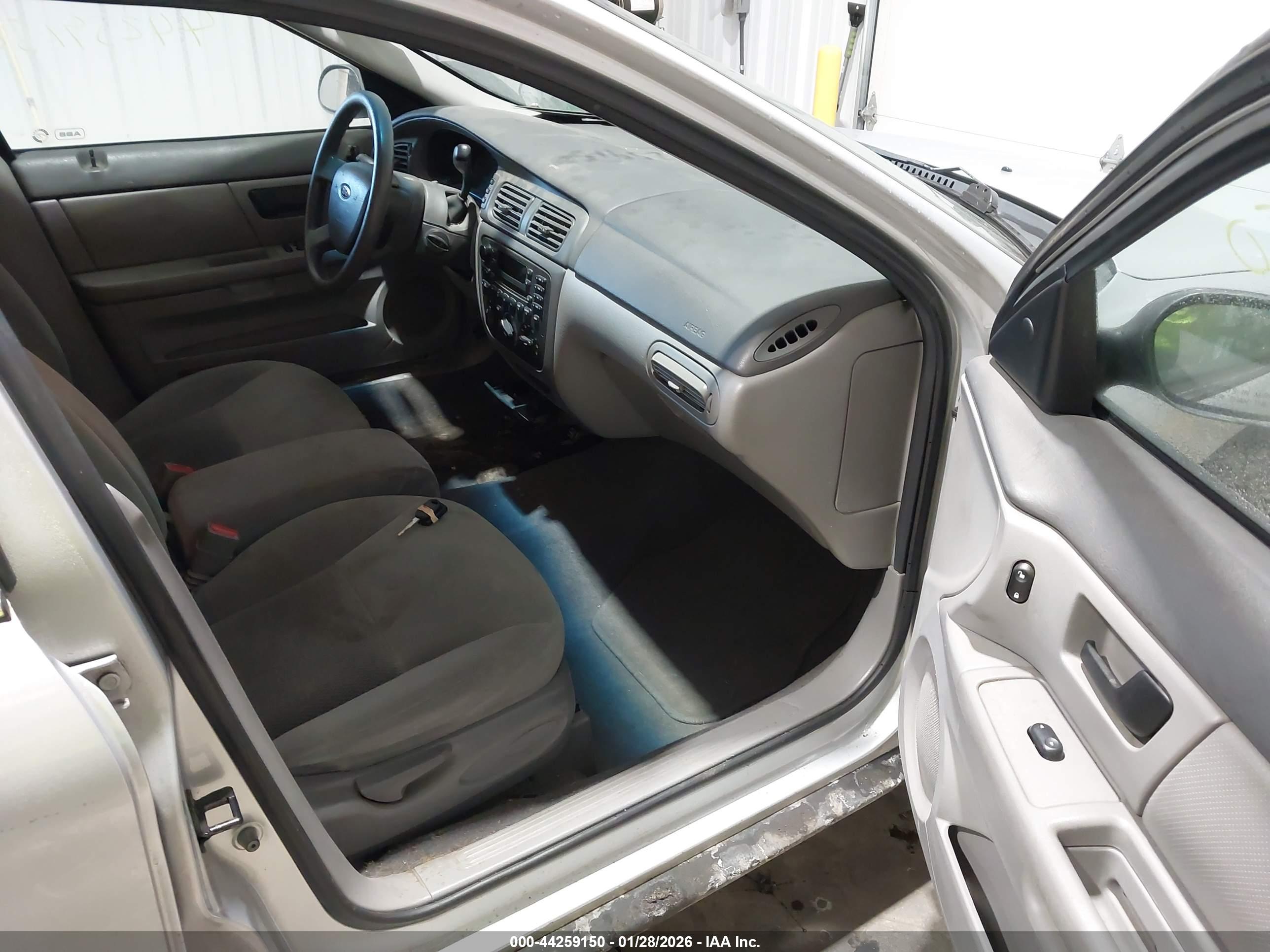 FORD TAURUS image 5
