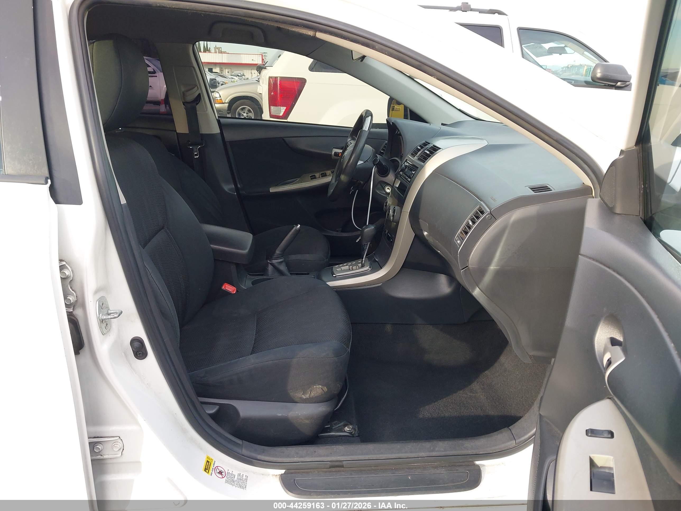 TOYOTA COROLLA image 5